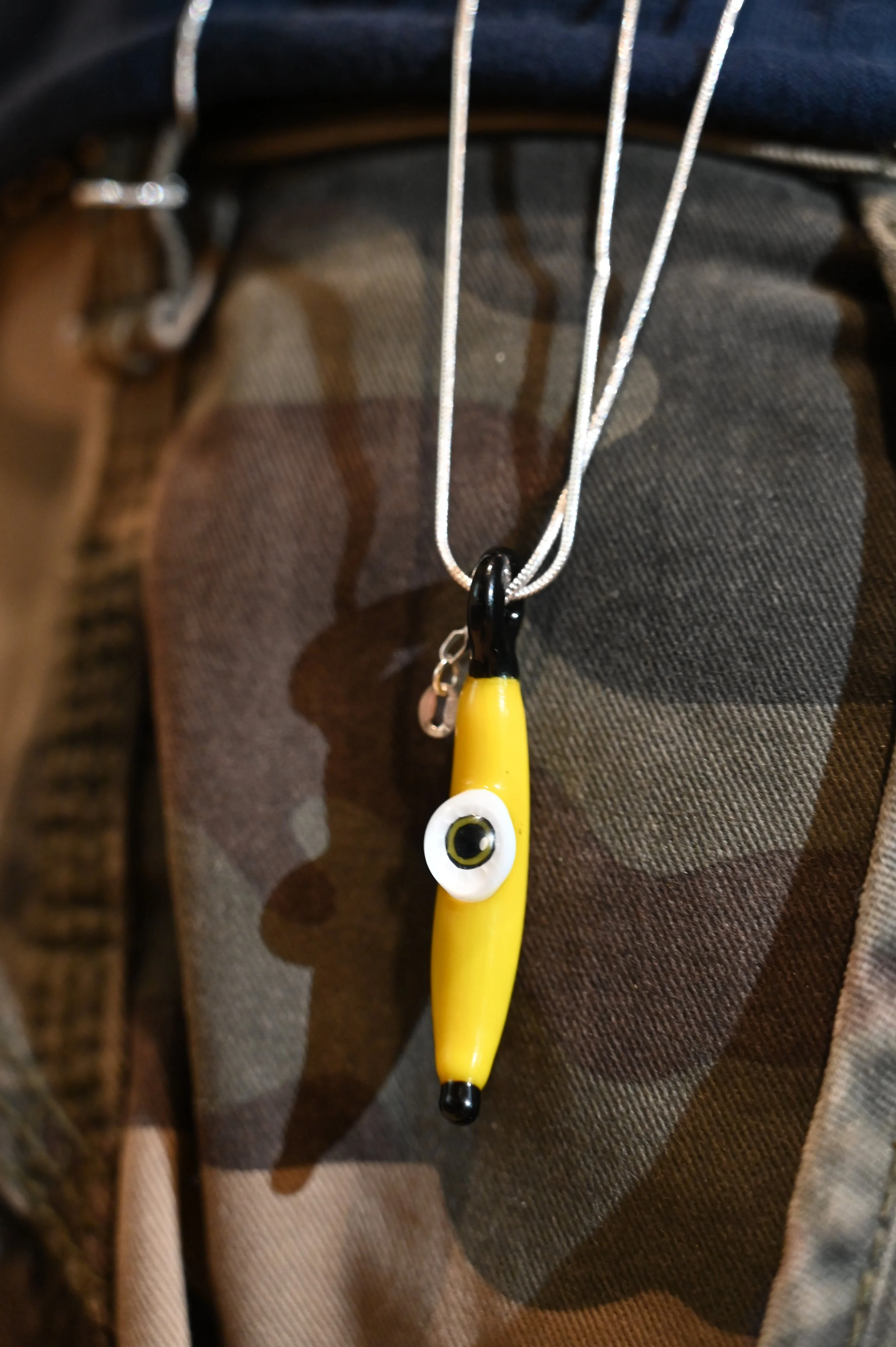 BANANA GLASS PENDENT