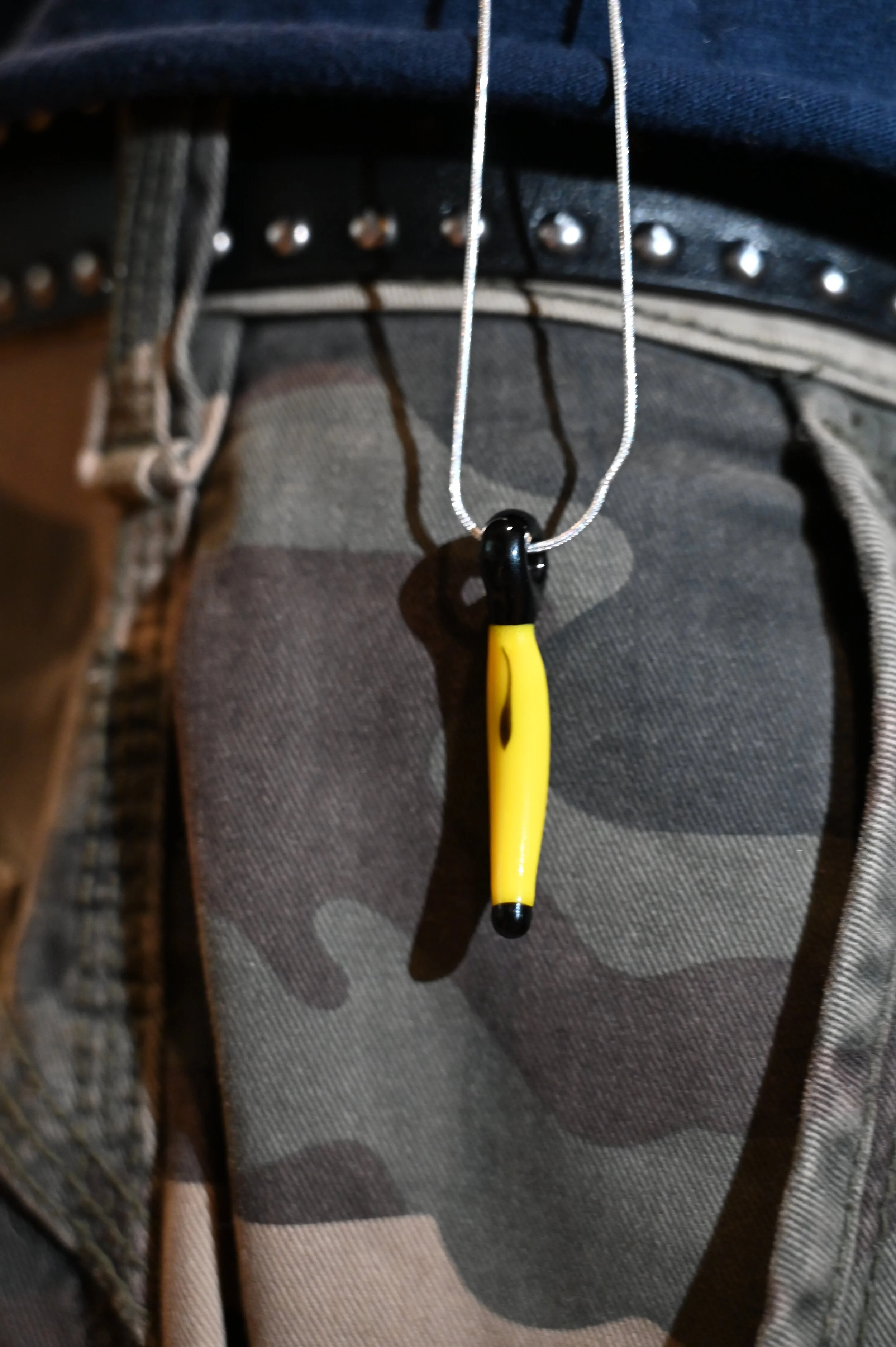 SMALL BANANA GLASS PENDENT