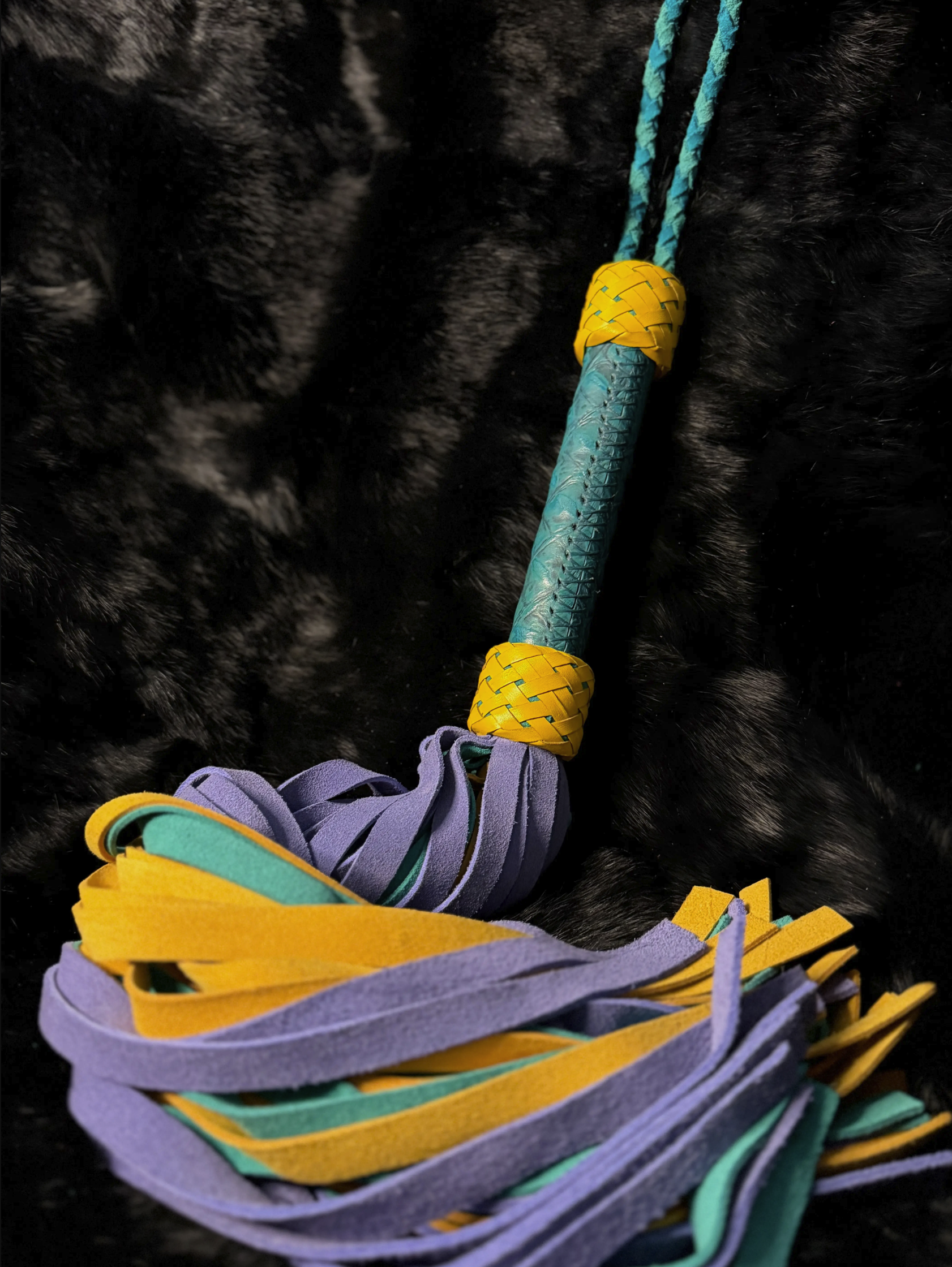 Turquoise-Yellow Periswirl Flogger