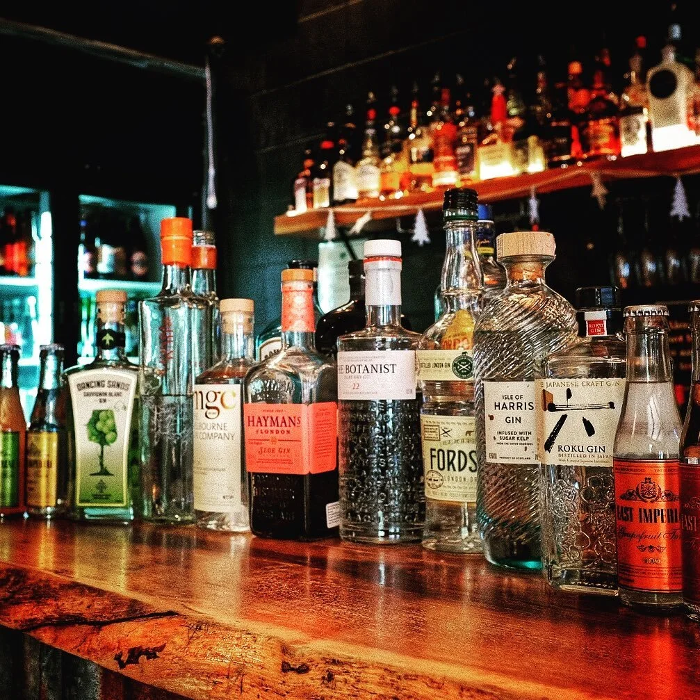 Gin-gle all the way this festive season at The Green Man. With 12 gins from  all over the world to choose from its sure to be a very Merry Christmas. What&rsquo;s more we&rsquo;ve paired these fine offerings with the best tonics and sodas from @eastimperial so you can get the most from your tipple of choice. Cheers! #ginglealltheway #thegreenmanpeelforest #gin #ginandtonic #christmasdrinks #geraldinenz #venture_timaru_tourism #peelforest #southcanterbury