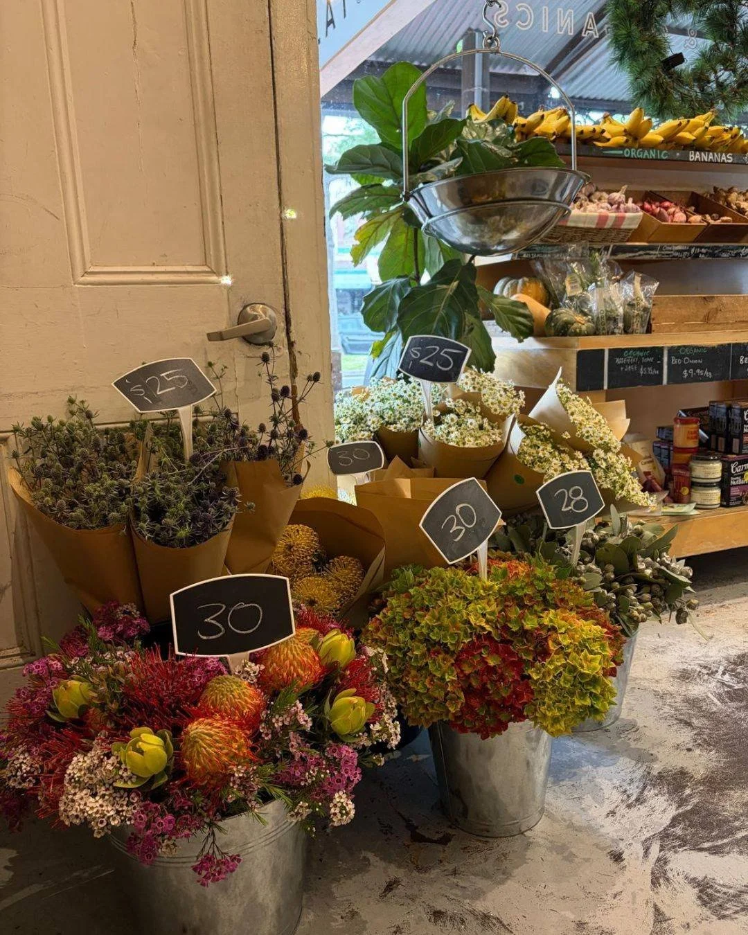 Did you know? You can now find @thegoodsflowerco flower bunches in both our Carlton North and Collingwood stores.
Fresh arrangements and seasonal varieties delivered every week 💐 

 #clayhealthandorganics #collingwood #carltonnorth #shoplocal #flora