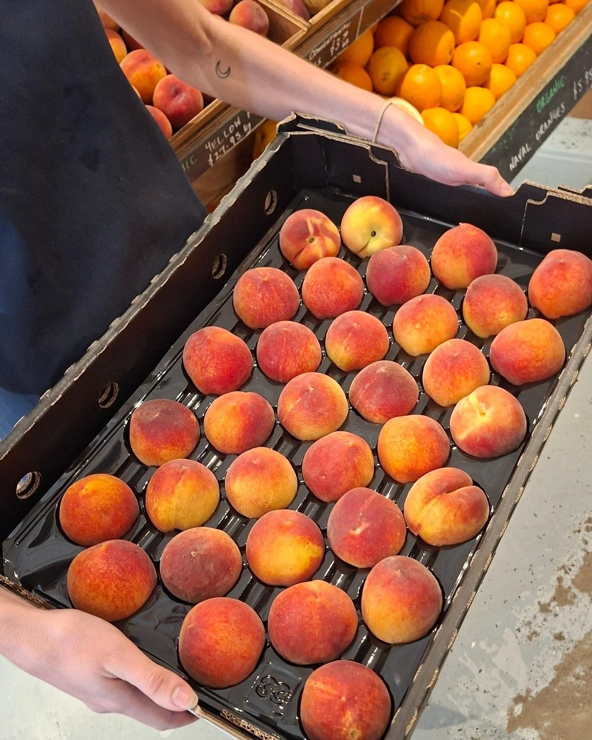 Juicy, sweet and perfectly sun kissed 

Our organic yellow peaches have arrived from 'Farmer Hayden' in South Australia, ready for summer snacking, simple desserts and everything in between ! 

 #clayhealthandorganics #organic