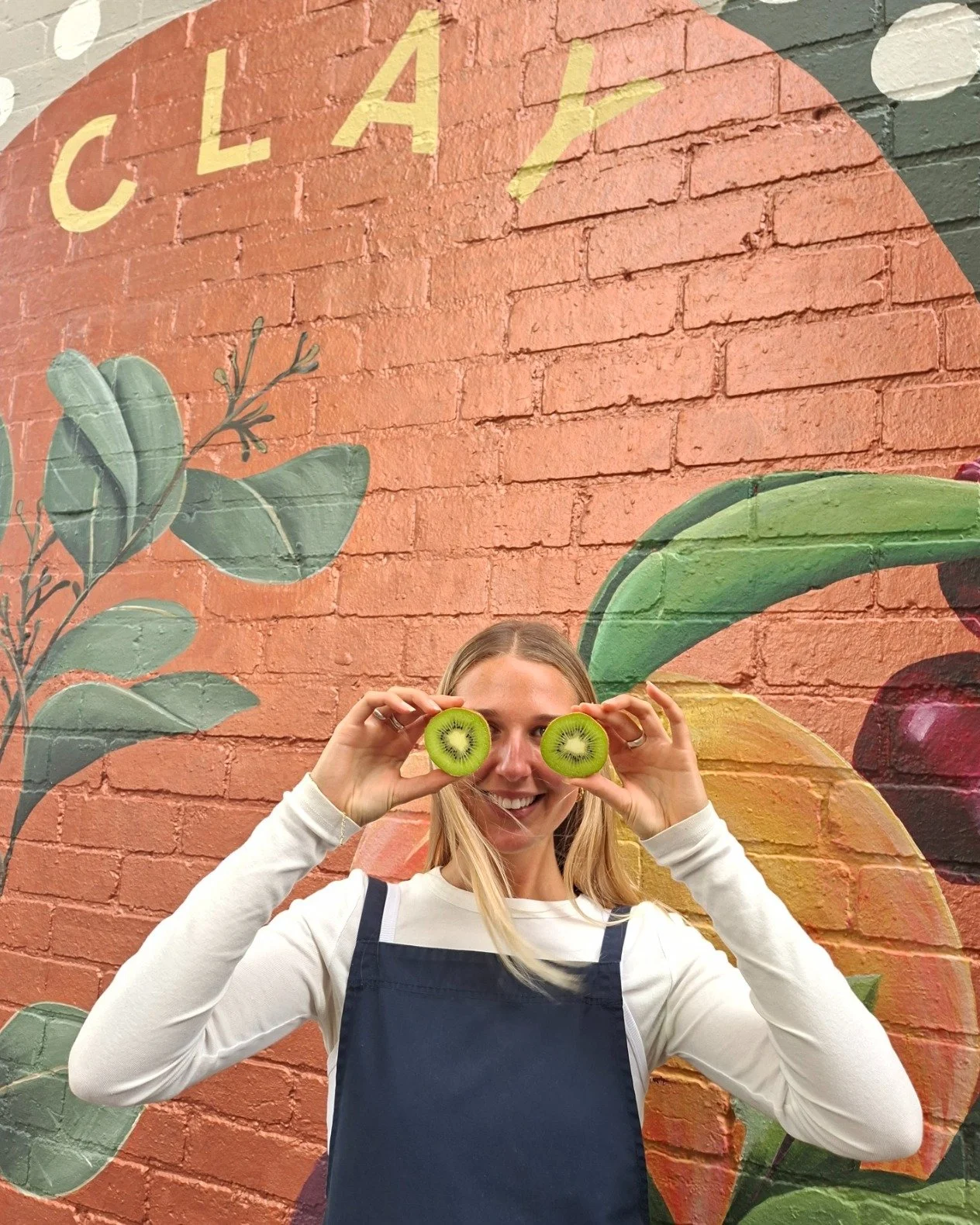 Kiwi Fruits are back in season! 😍
Did you know that one kiwi fruit can provide the recommended daily intake of Vitamin C? They are also rich source of dietary fibre, particularly if you eat the skin! 

#clayhealthandorganics #carltonnorth #naturopat