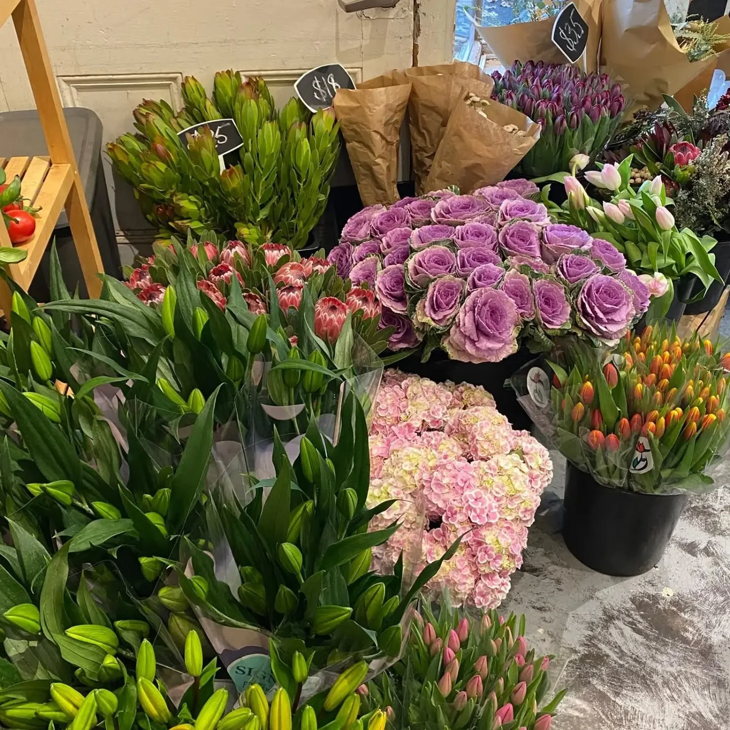 Gorgeous blooms from @thegoodsflowerco to spoil your mum, mother figure or muse tomorrow 🥰