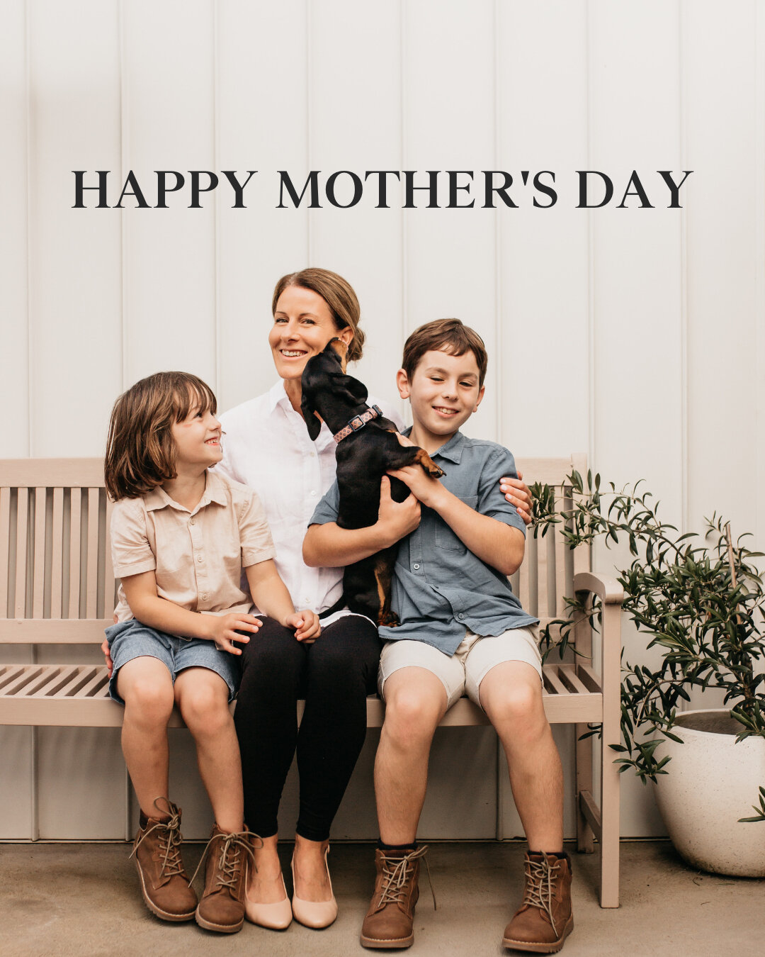 Happy Mother's Day to the mothers, carers and nurturers in our lives ♡♡♡ May you be appreciated and loved today and everyday 💕💫​​​​​​​​​
#mothersday2023 #portfairymums #osteopathyforbabies 
📷 by the very talented @sageandseaside_photography