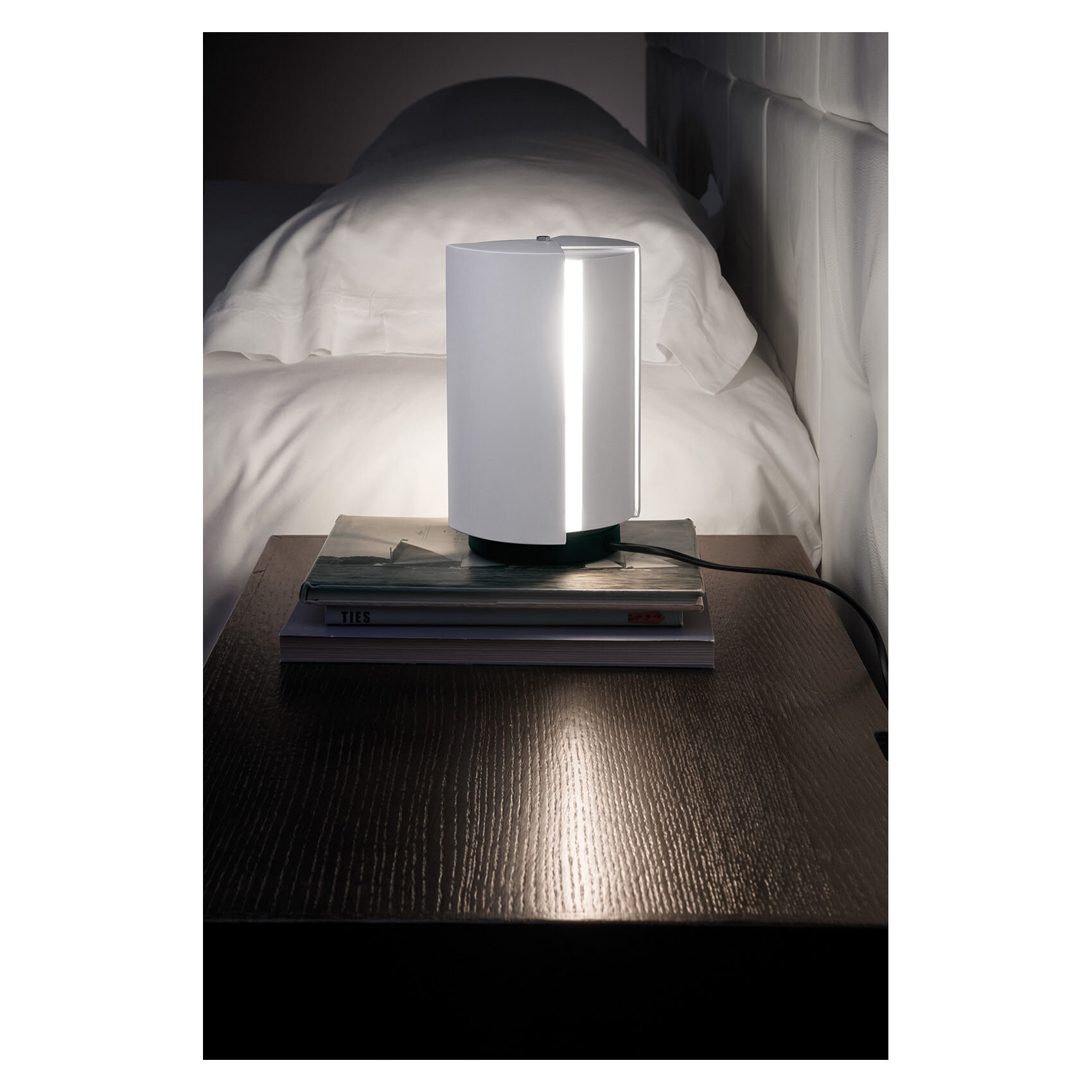 NEMO Pivotante à poser 白色桌燈用於床頭照明