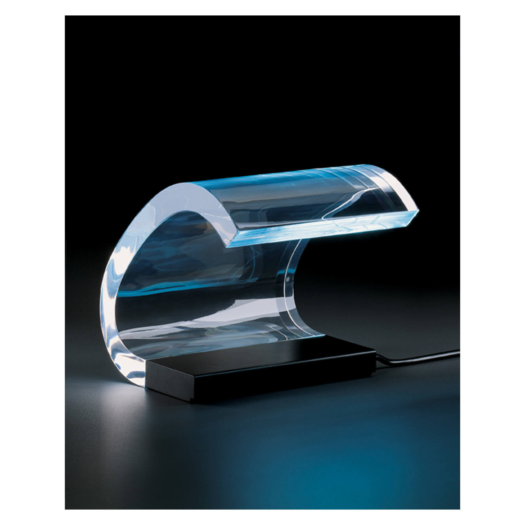 Oluce Acrilica 壓克力設計師透明桌燈