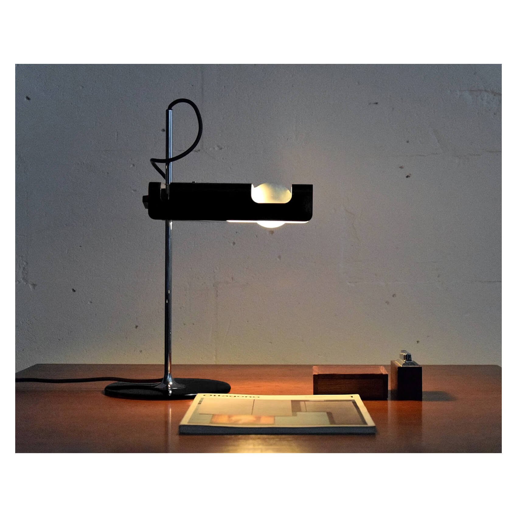 spider-table-lamp-oluce-1.jpg