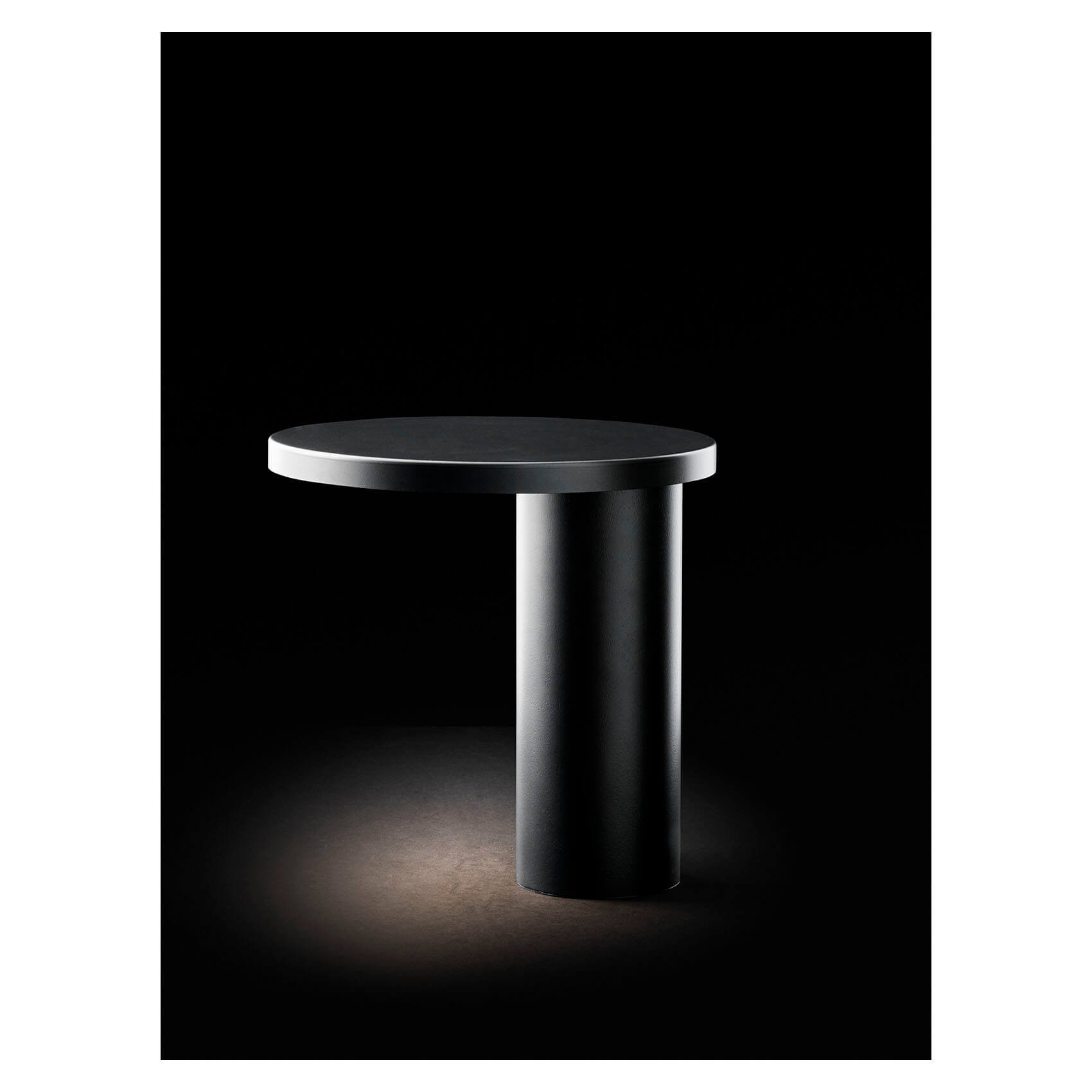 Oluce - Cylinda - table lamp - Design Angeletti&Ruzza.jpg