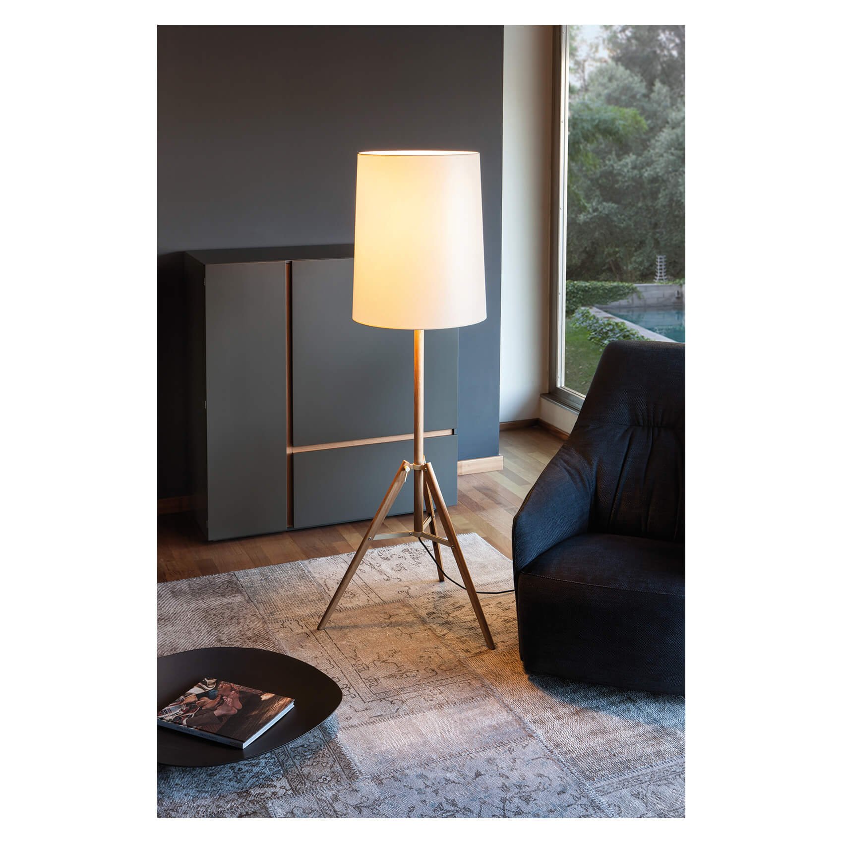 Floor-lamp-Tripod-2661000-oak-linen-shade-Carpyen copy.jpg