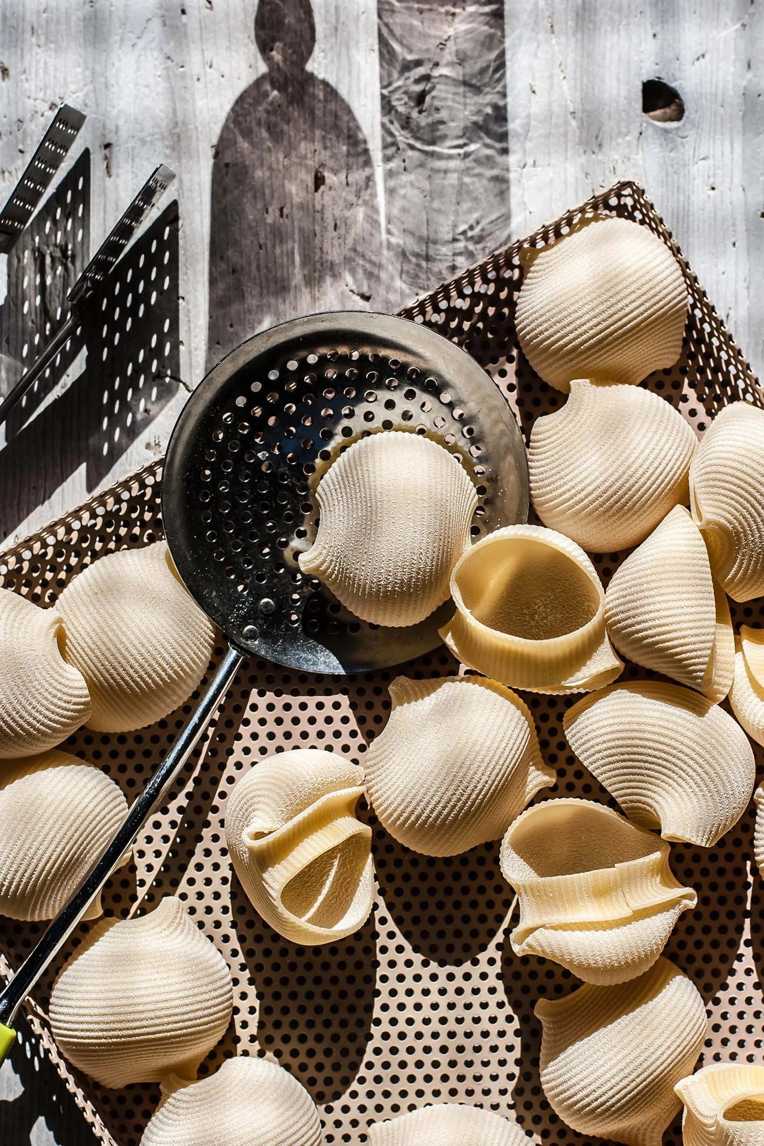large_pasta_shells_slotted_spoon_100.jpg