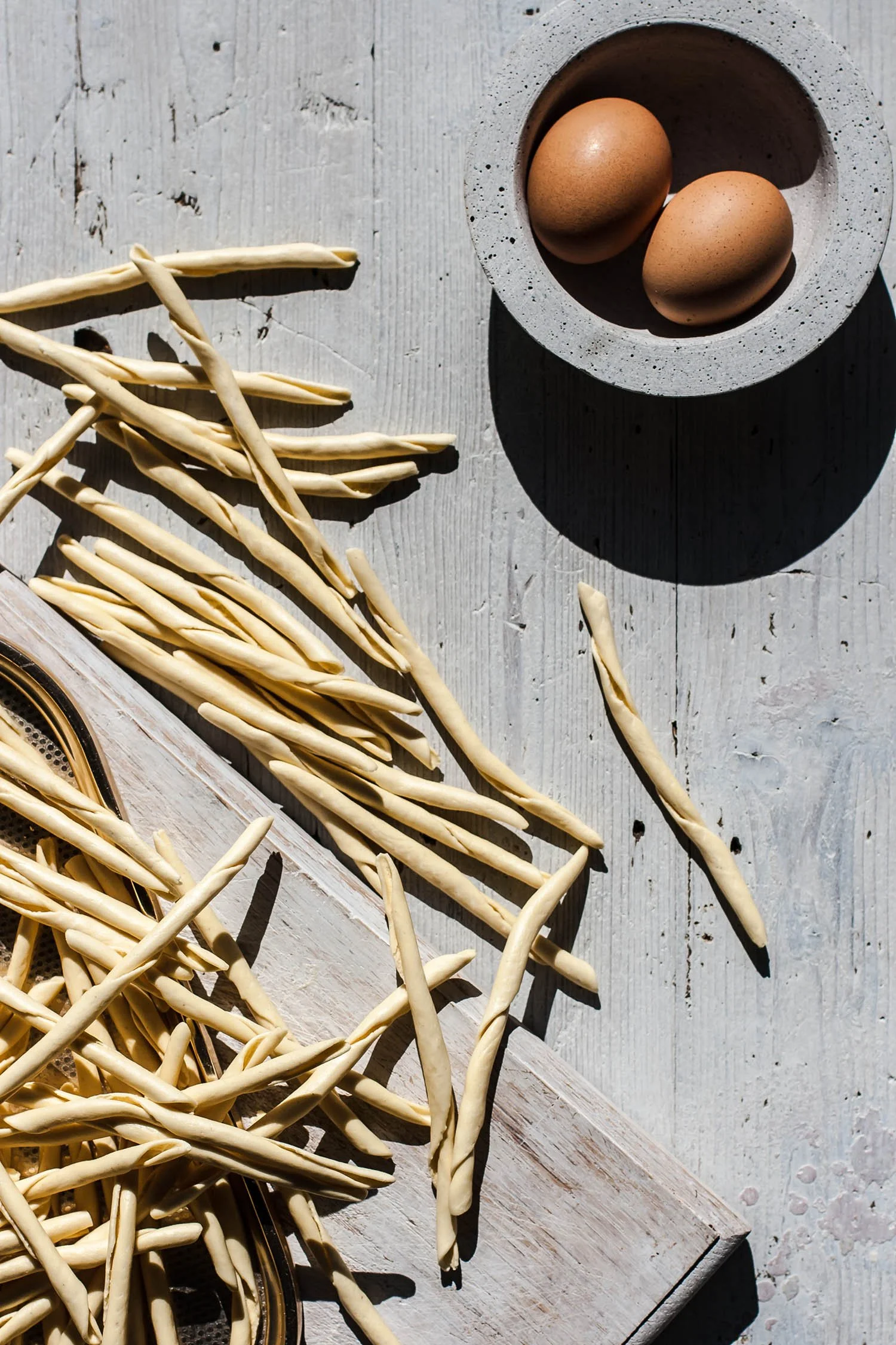 hand_rolled_pasta_eggs_100.jpg
