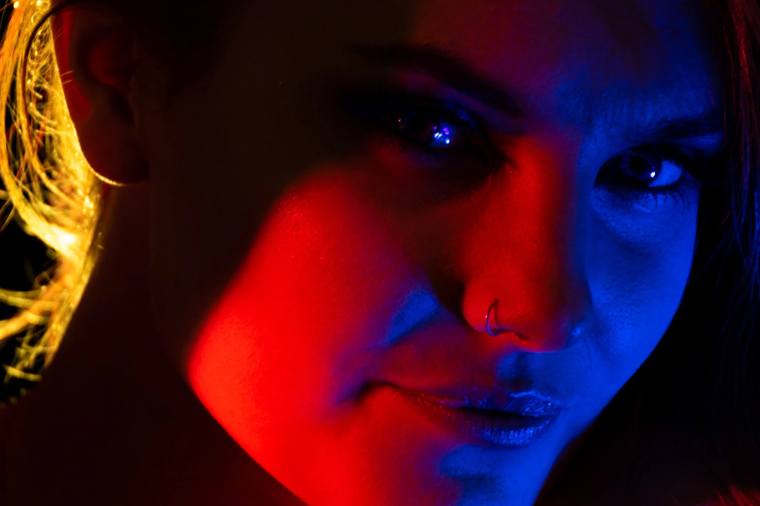 Frau, Portrait, Gesicht, Licht, Lichtfotografie, Farbfilter, Lichtfilter, Rot, Gelb, Blau