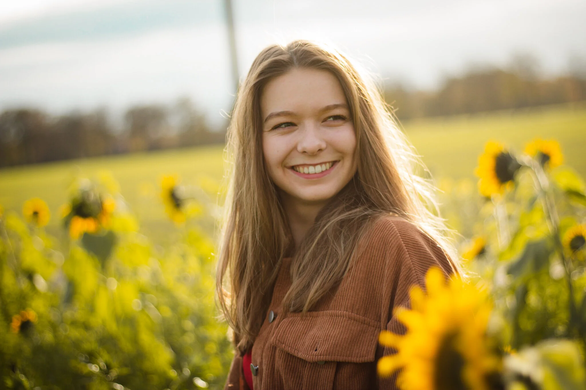 Draußen, Sonnenblumen,Frau, Lachen, Sonne, Outdoor