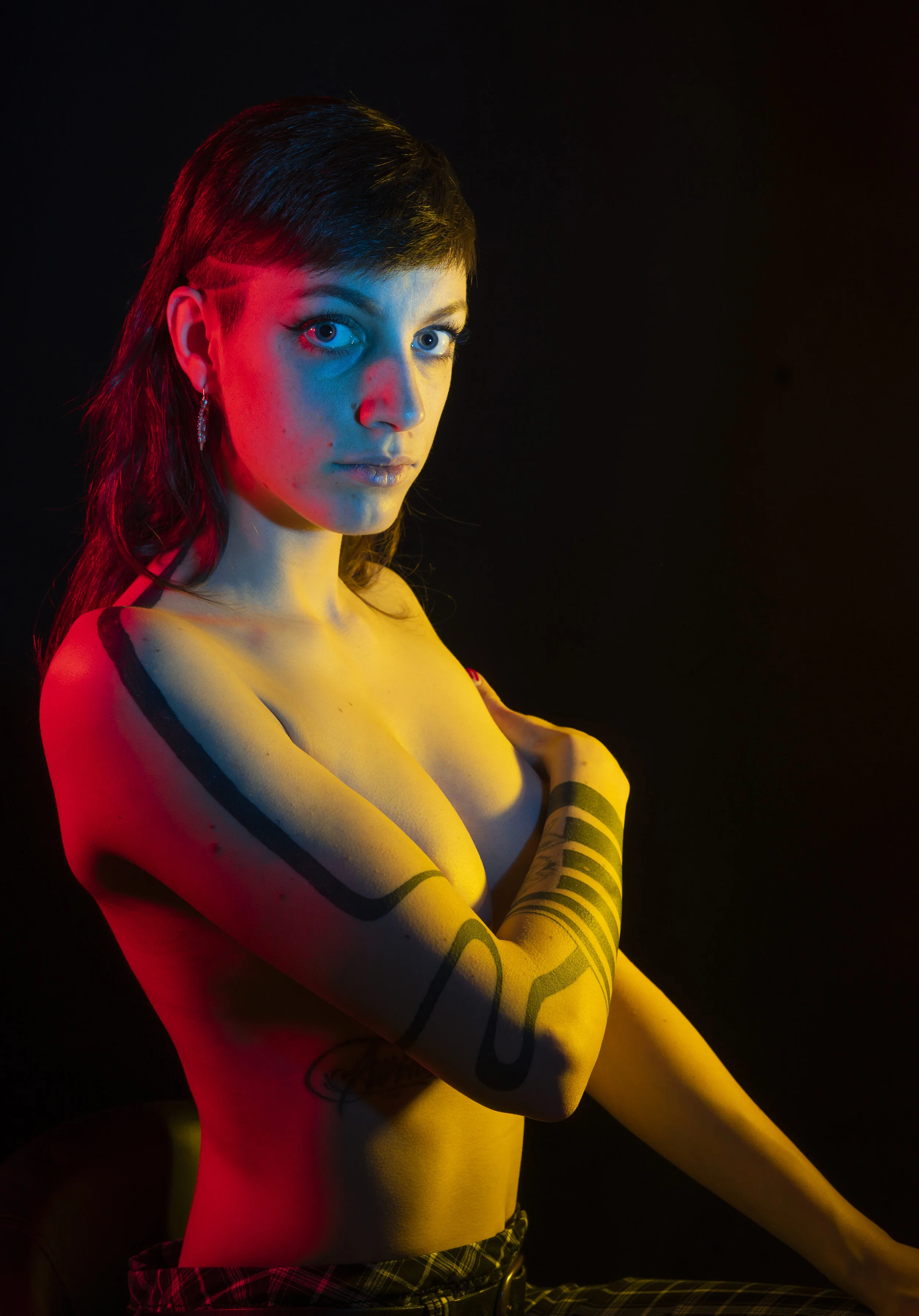 Rot, Blau, Gelb, Farbfilter, Licht, Shooting, Farblicht Shooting, Frau, Portrait, Fotografie, Akt, Kreativ