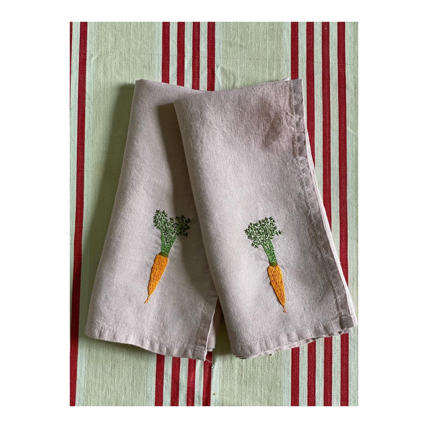 Hand embroidered carrots on pink linen napkins 💥🥕💫