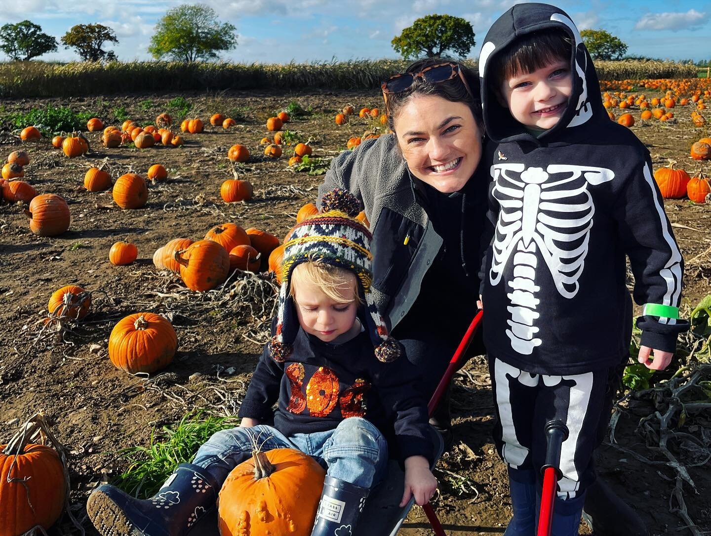 Amazing family fun with Aunta Tina at @wroxhambarns !! 

Thank you for the special memories. 🥰

#familytime #autumn #2022 #wroxhambarns #halloween #family #thechestnuts #norfolk