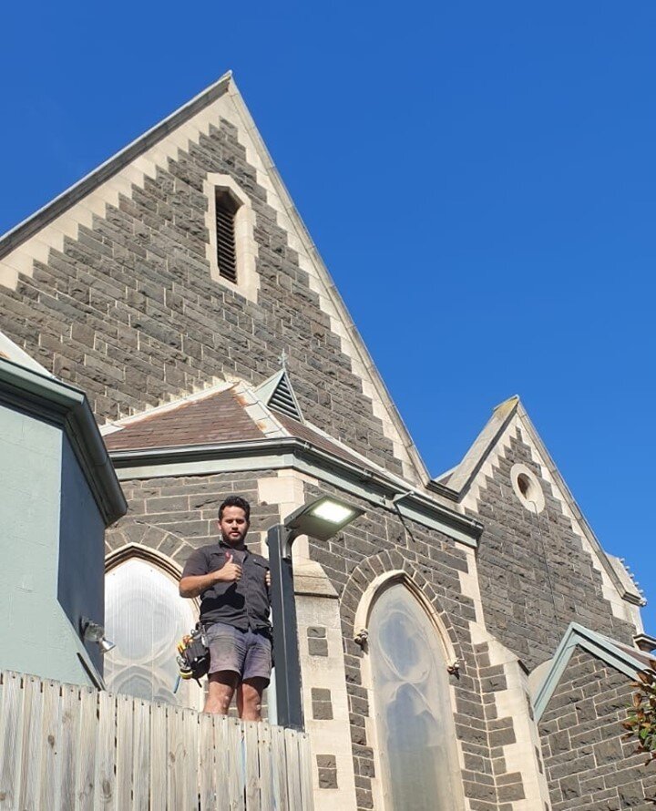 Sunny days in St Kilda! Here&rsquo;s Pat working on a lighting upgrade for a heritage commercial site - improving security and saving energy.

Call us on (03) 9523 7033 to chat further!⁠
⁠
#electrician #electrical #electriciansofinstagram #homeautoma