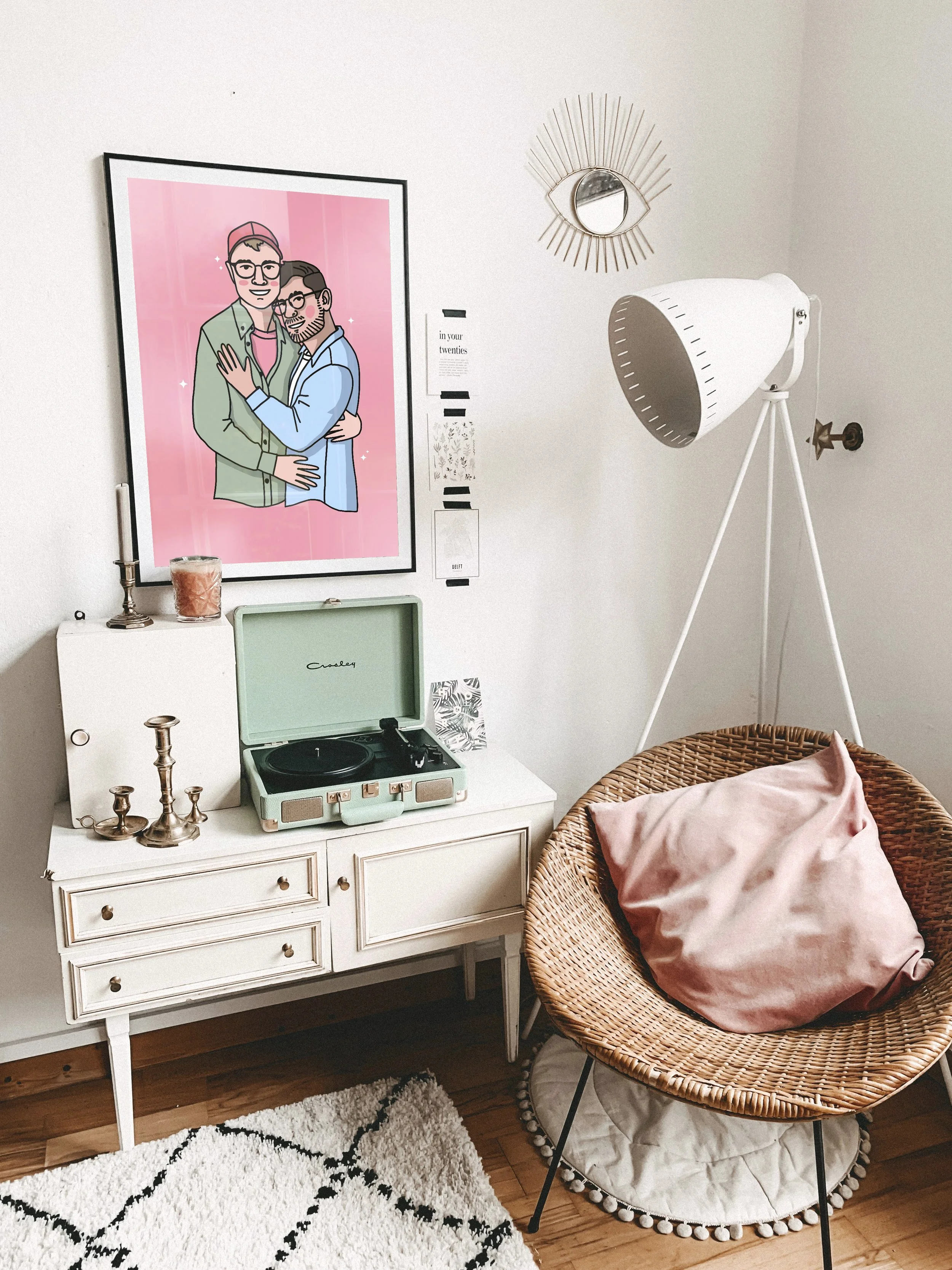 alyssa-strohmann-room+with+couple+and+pink+pillow.jpg