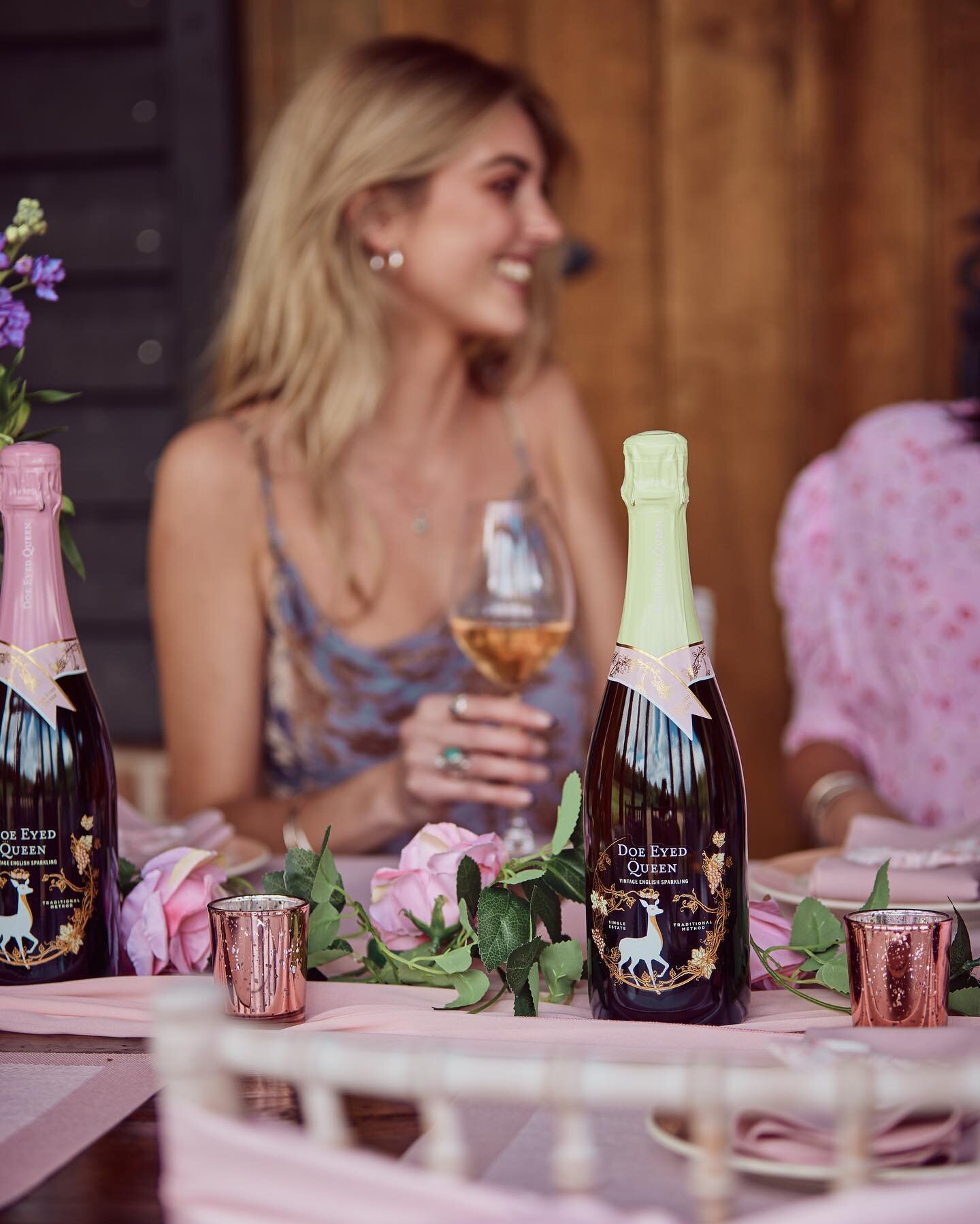 Truly special, with beautiful aromas of ripe, juicy plums and peaches, a luxuriant golden colour and delicately layered bubbles. Our signature sparkling brings a hint of elegance to any occasion! 

#englishsparkling #sparklingwine #wine #celebrations