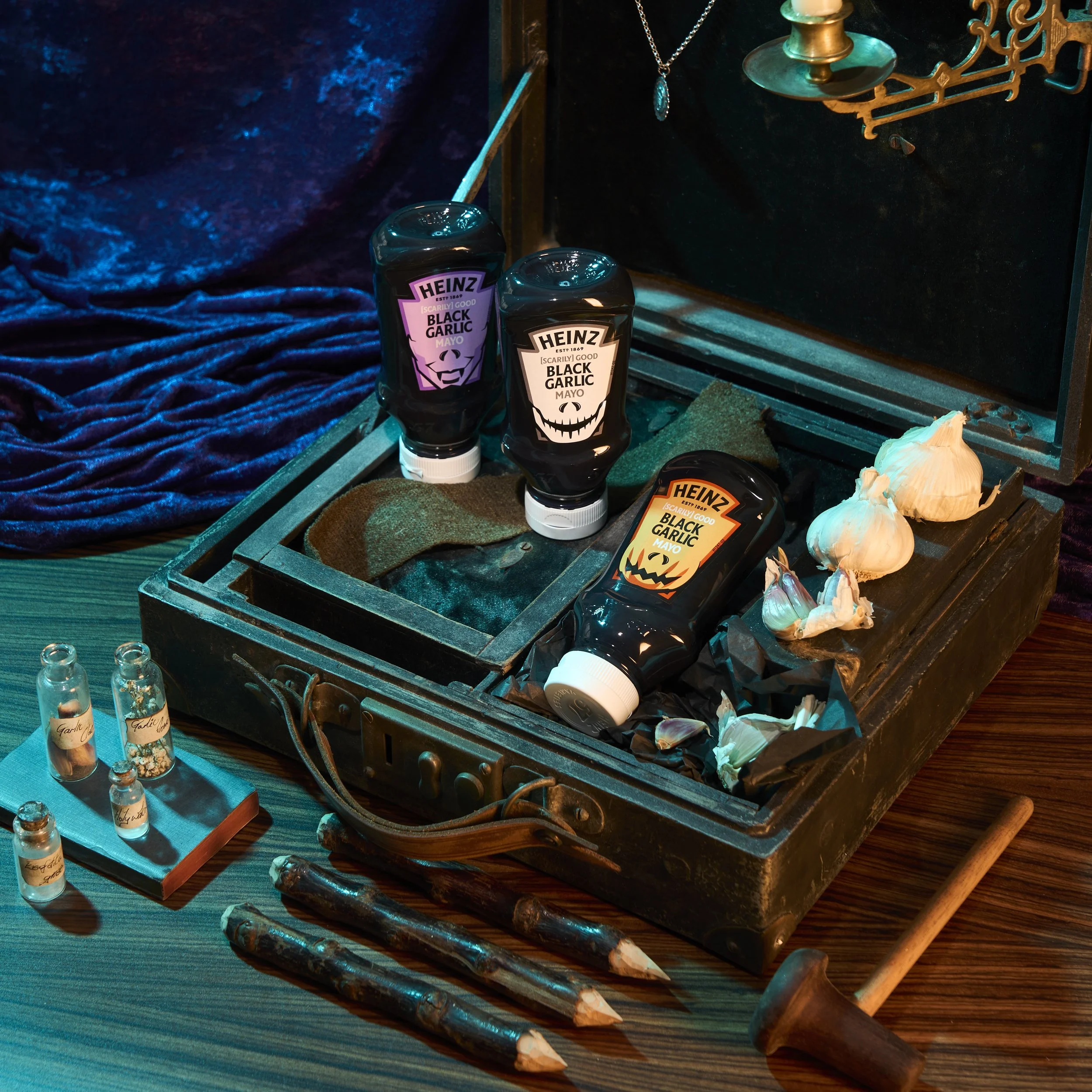 SHOT_05_2023_09_19_BLACK_GARLIC_MAYO_HALLOWEEN_1x1.jpg