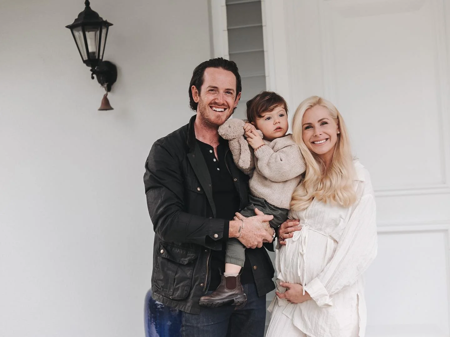 👱🏻&zwj;♂️👶🏼🤰🏼

(10 days and a lifetime ago.)