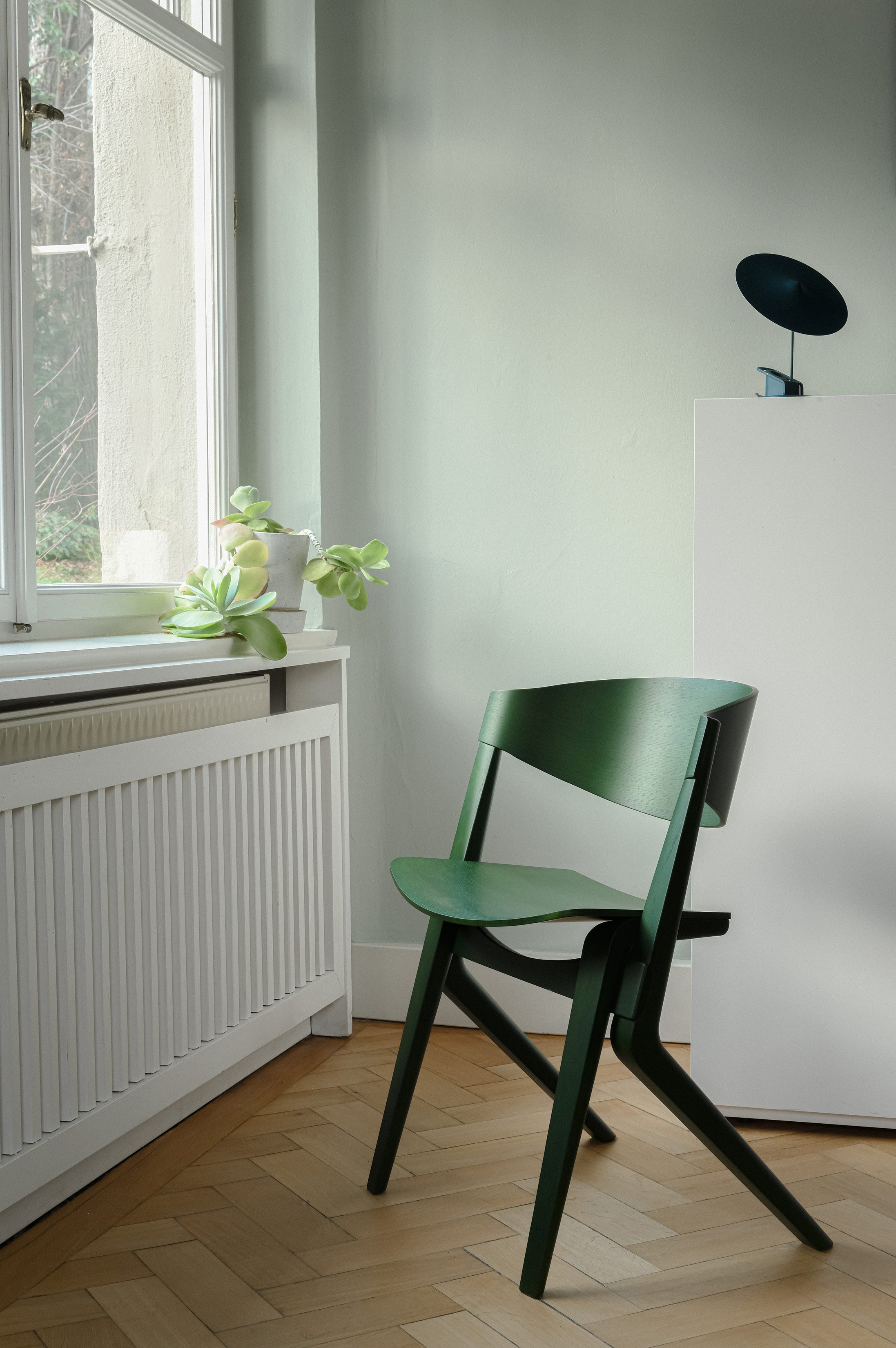 UL_Karimoku_SCOUT_CHAIR_grün_b_office_02_7902_72dpi.jpg
