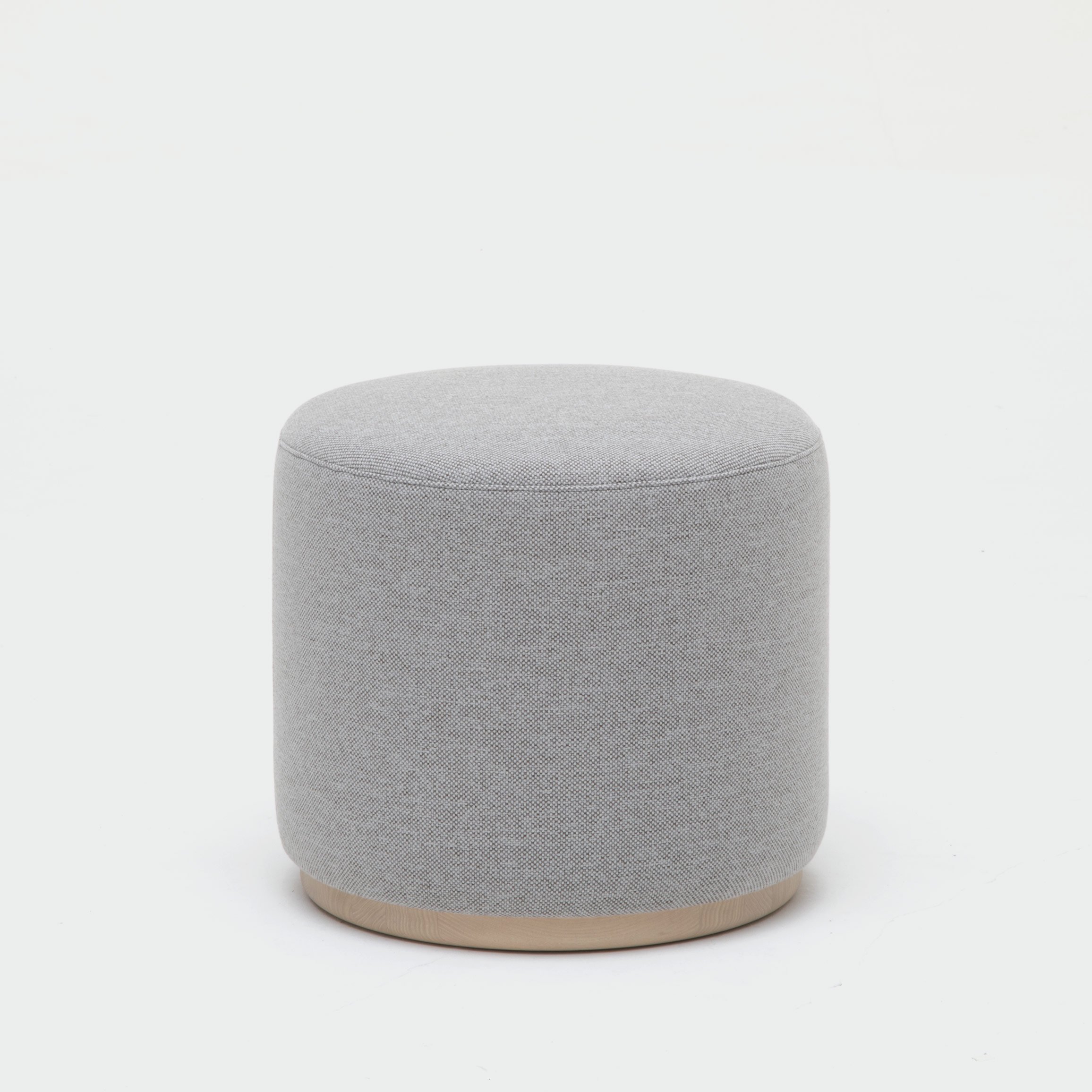 UL_Karimoku_Elephant_Pouf_light_grey_01.jpg