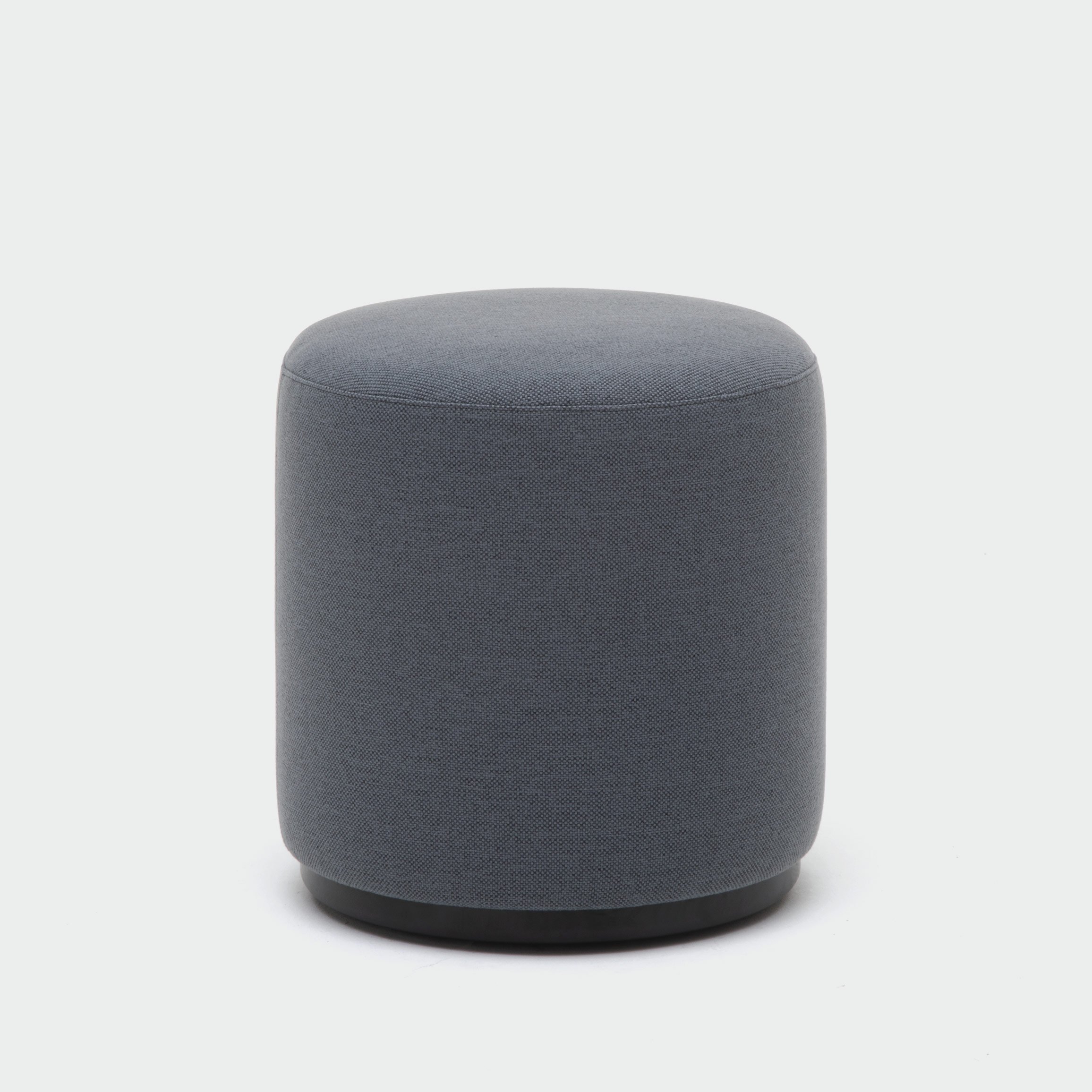 UL_Karimoku_Elephant_Pouf_grey_01.jpg