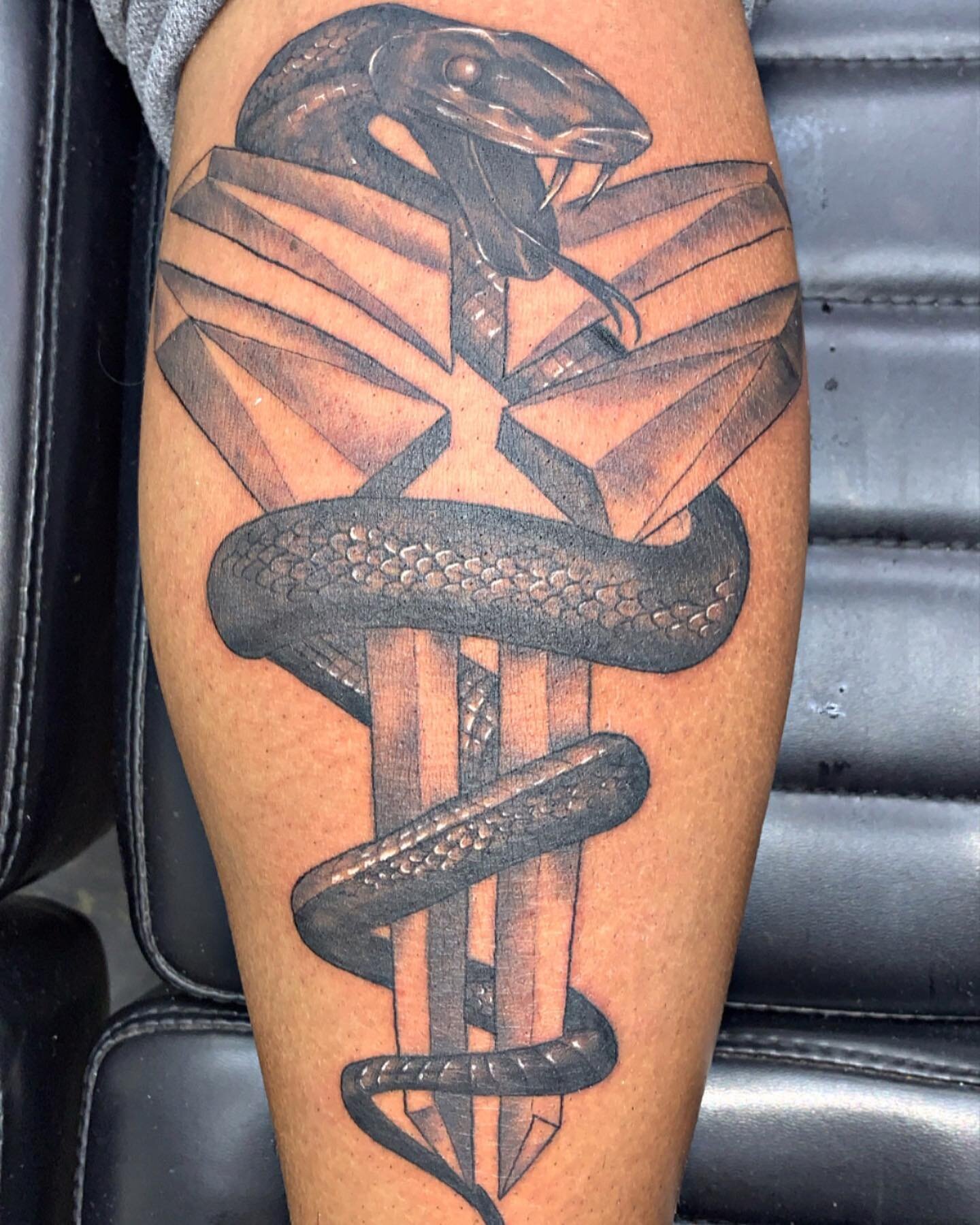 Good Trip Tattoo 🐍 .
Text 9843897680 for appointments or questions .
#kobe #kobetattoo #goodtripinc #ripkobe #kobebryant #blackmamba #24 #8 #lakers #tattoo #legtattoos #snaketattoos #tattoos #legtat #blackandgreytattoo #snake #la #raleightattoos #nc