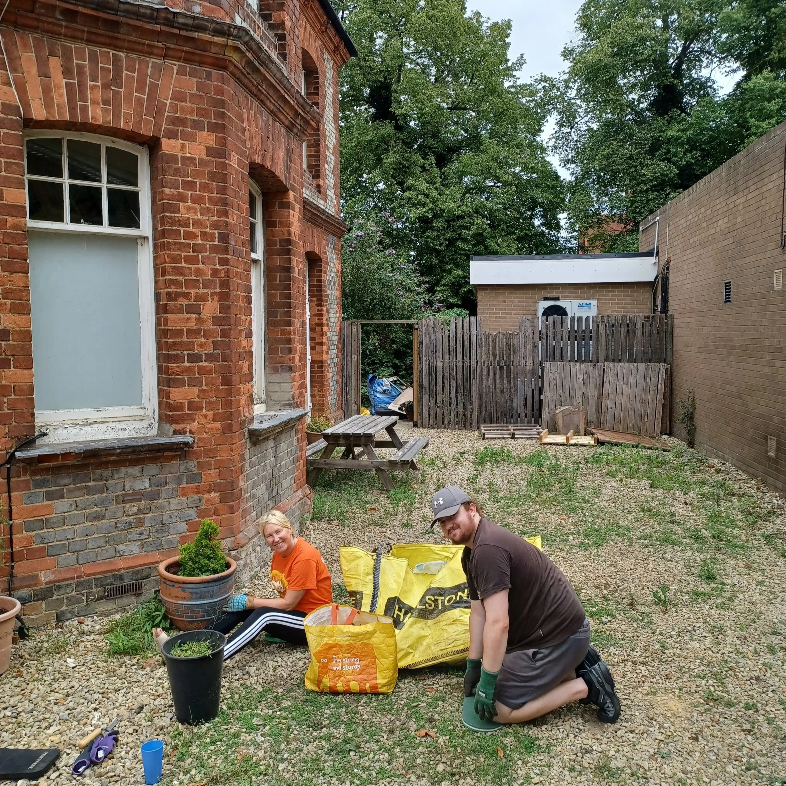 Ayres House Studio Garden -  gardening session with Wild about Wallingford