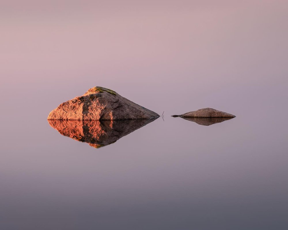Morning light and rocks.

#outdoorphotography #rawwaters #morninglight #goldenhour #svenska_naturupplevelser #longexposure #longexposure_shots #longexposurephotography #longexpohunter #sweden_photolovers #minimal_perfection #minimalism #kfconcept #ea