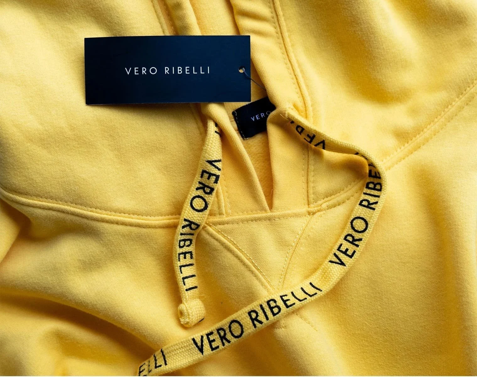 Apparel Tag & Branding | Vero Ribelli & Sakthi Infra Tex
Los Angeles, USA | Perundurai, India