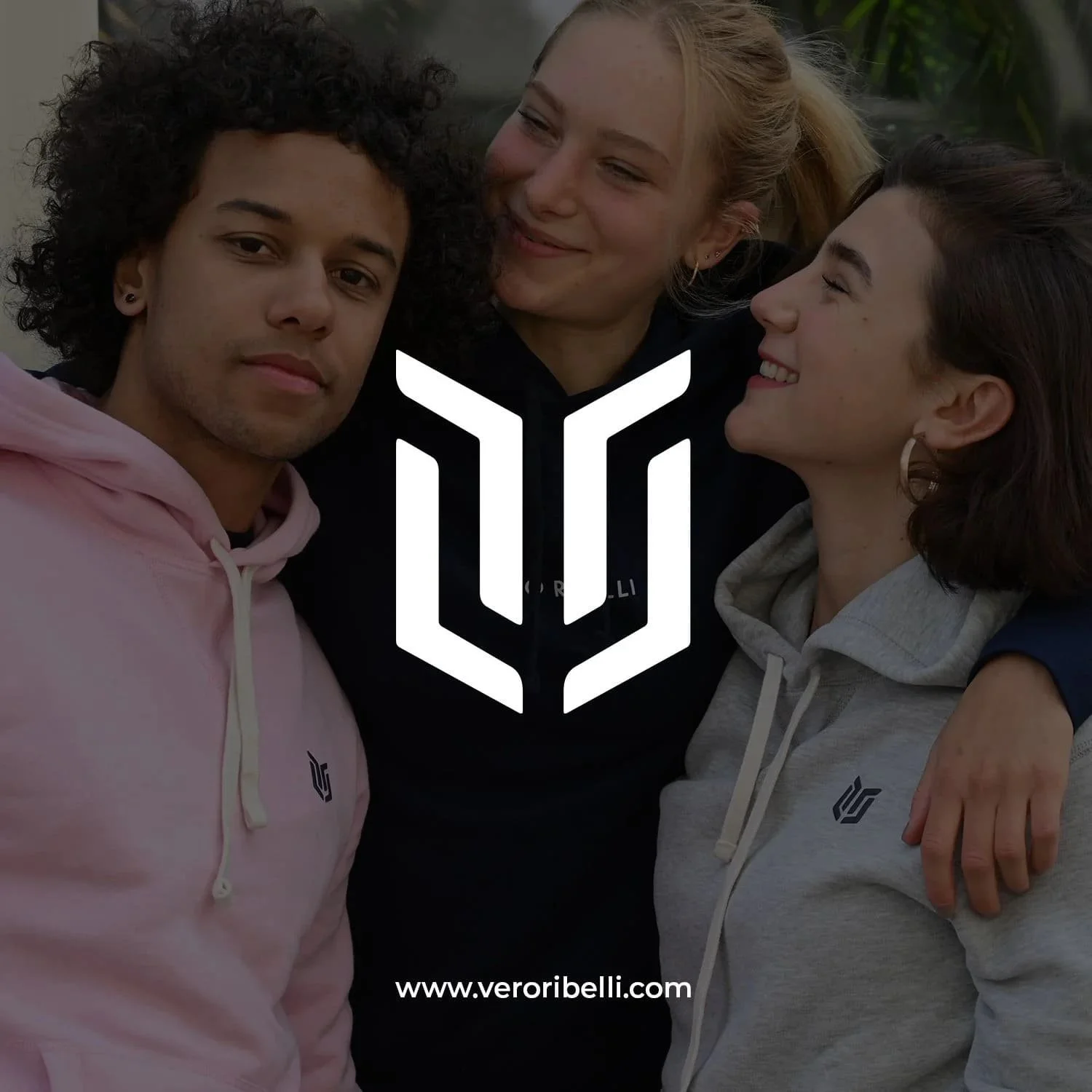 Social Media Post Design | Vero Ribelli & Sakthi Infra Tex
Los Angeles, USA | Perundurai, India