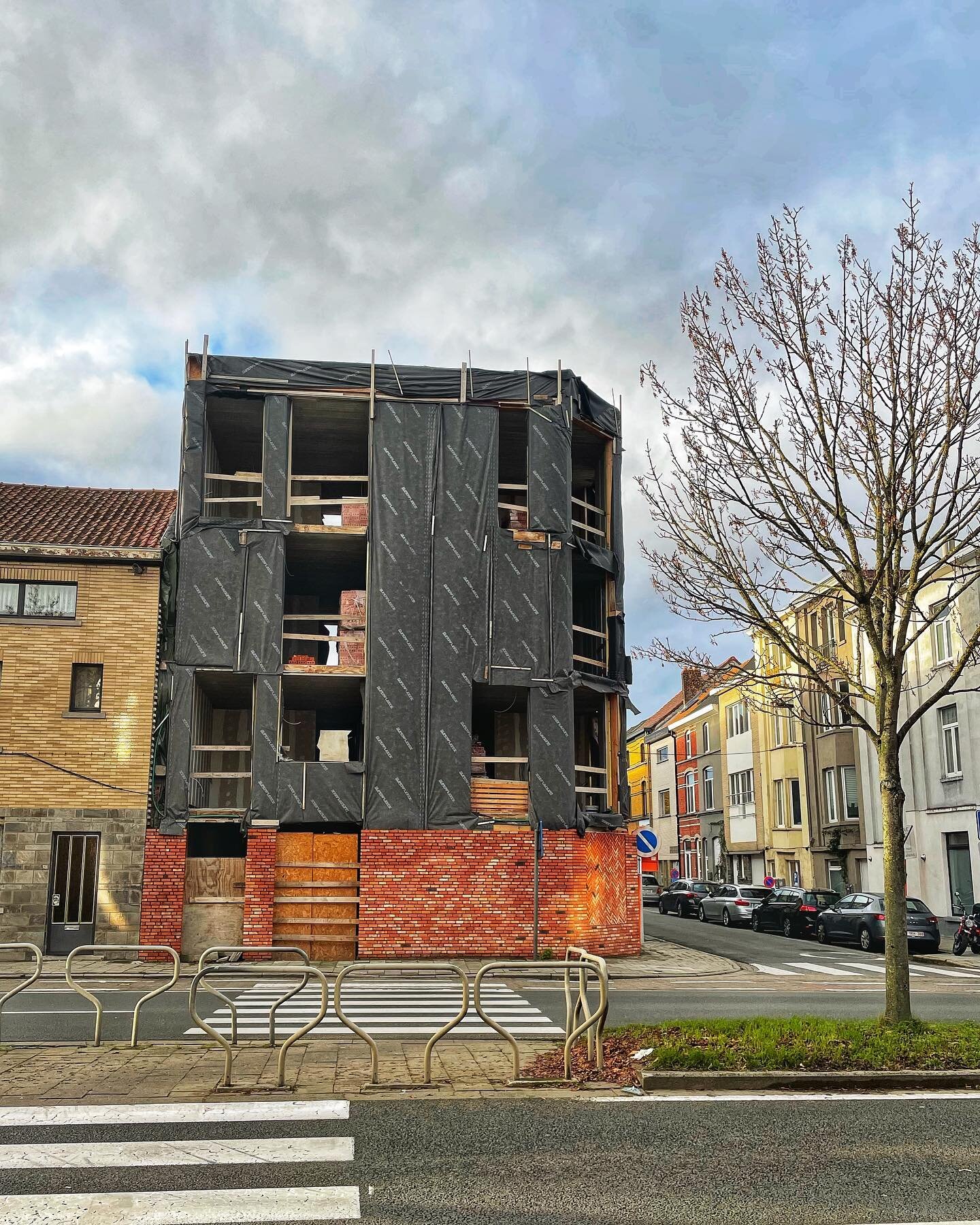 Nieuwbouw appartement met 7 wooneenheden🏗🏬, hier doen we alles van elektriciteit en verlichting⚡️💡 !  #blitz⚡️#electrician