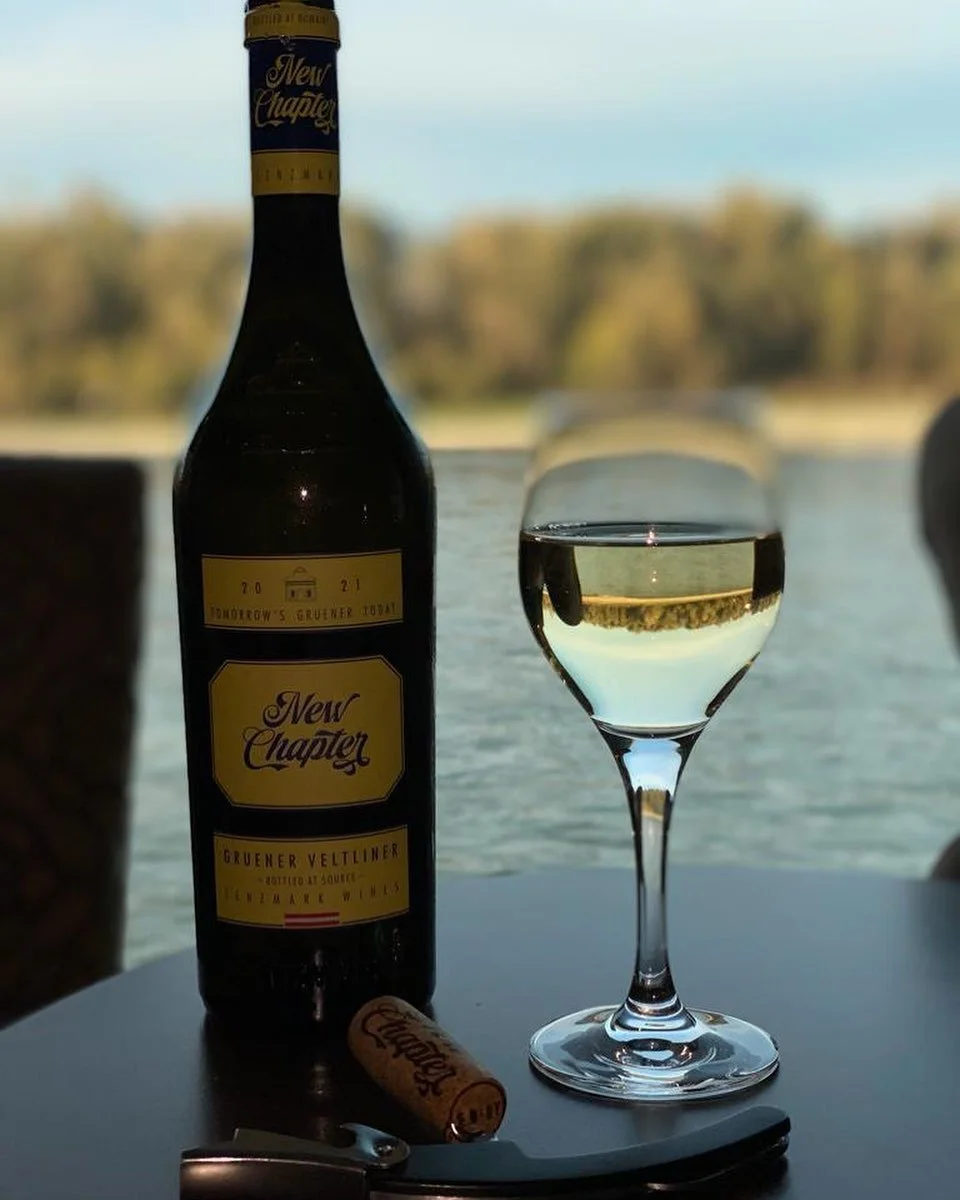 Fall evenings on the boat with New Chapter 🥂