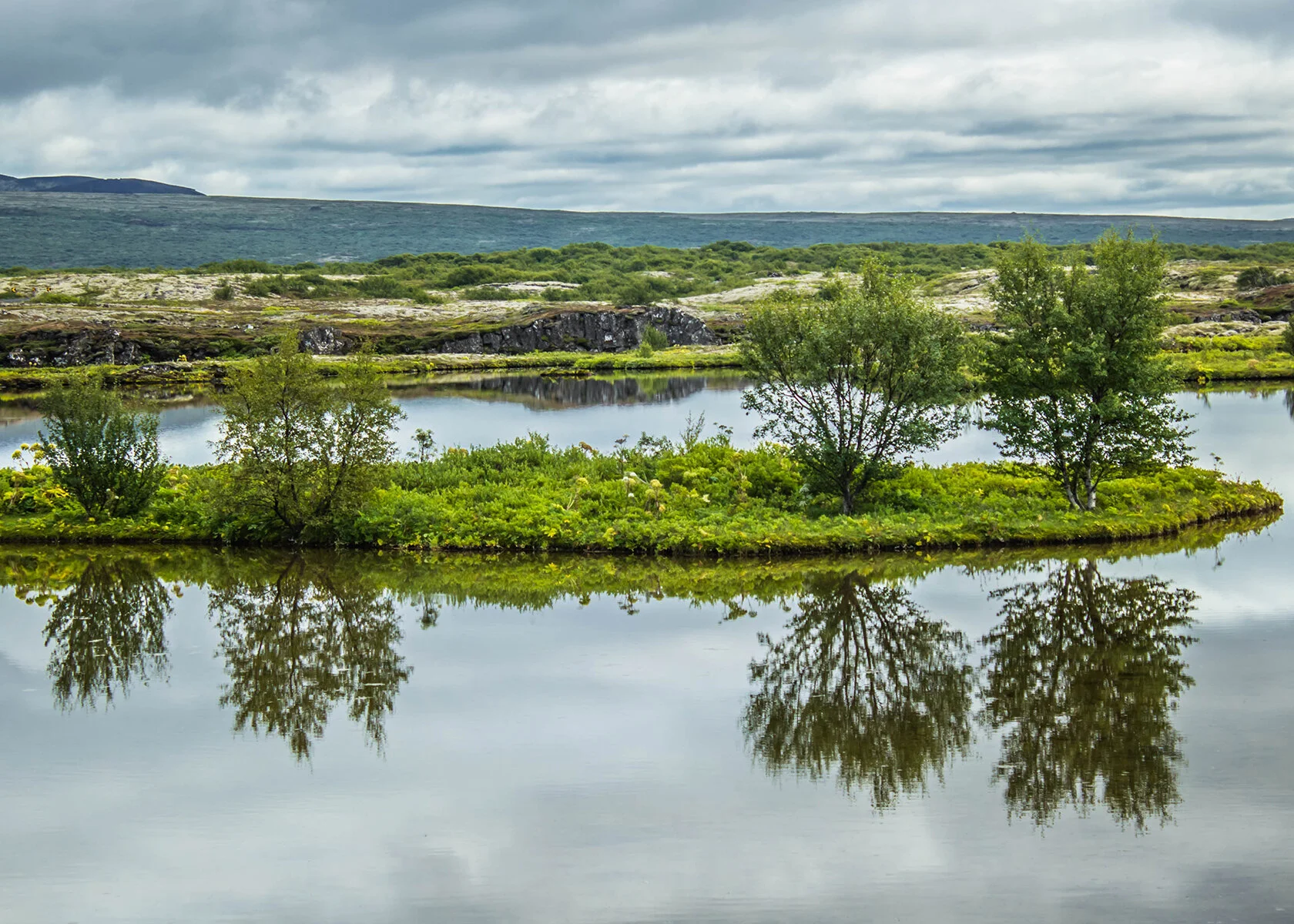 thingvellir-ponds.jpg