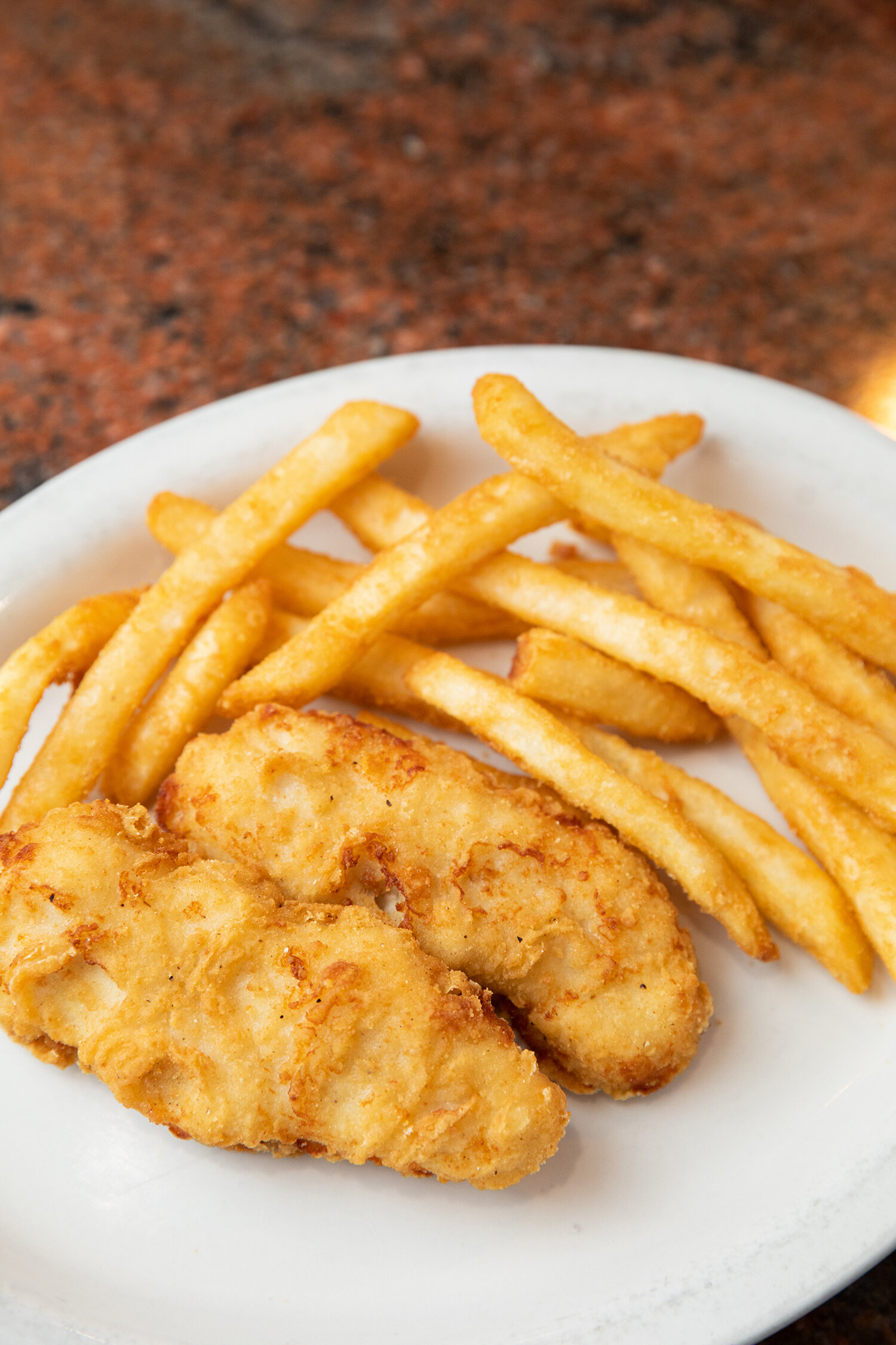 ChickenStrips-KidsMenu-7Q6A5550 web.jpg