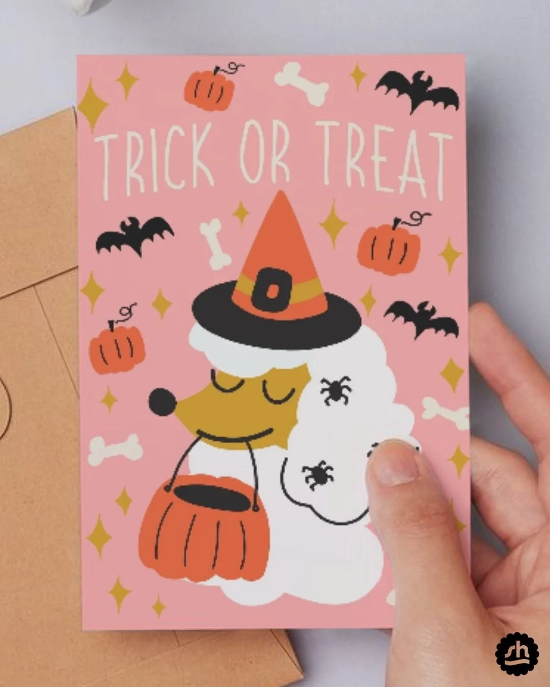 Trick or treat is just around the corner — are you all set? 🍬🐩🎃
This little poodle witch from my Halloween greeting card collection is ready for tomorrow’s candy run!
Part of my Howloween range with @jewelbranding now available for a
