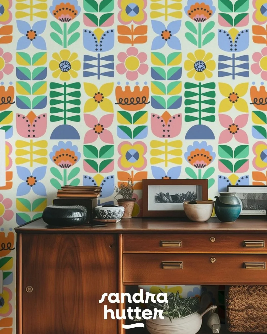 Been thinking about a little home update for a while now? This might be just the time 🌼✨⁠
⁠
You can find this retro floral design  as wallpaper over at @happywall_com &mdash; and they&rsquo;ve got 20% off everything through Dec 2 for their Black Fri