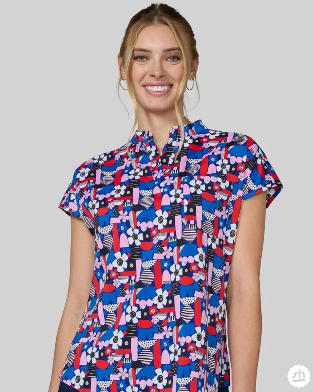 So excited to share this one ✨

This is the newest scrub top from my collab with @koihappiness and part of their Artist Series.

I still find it pretty special seeing my designs turned into something people actually wear every day. And even more so k