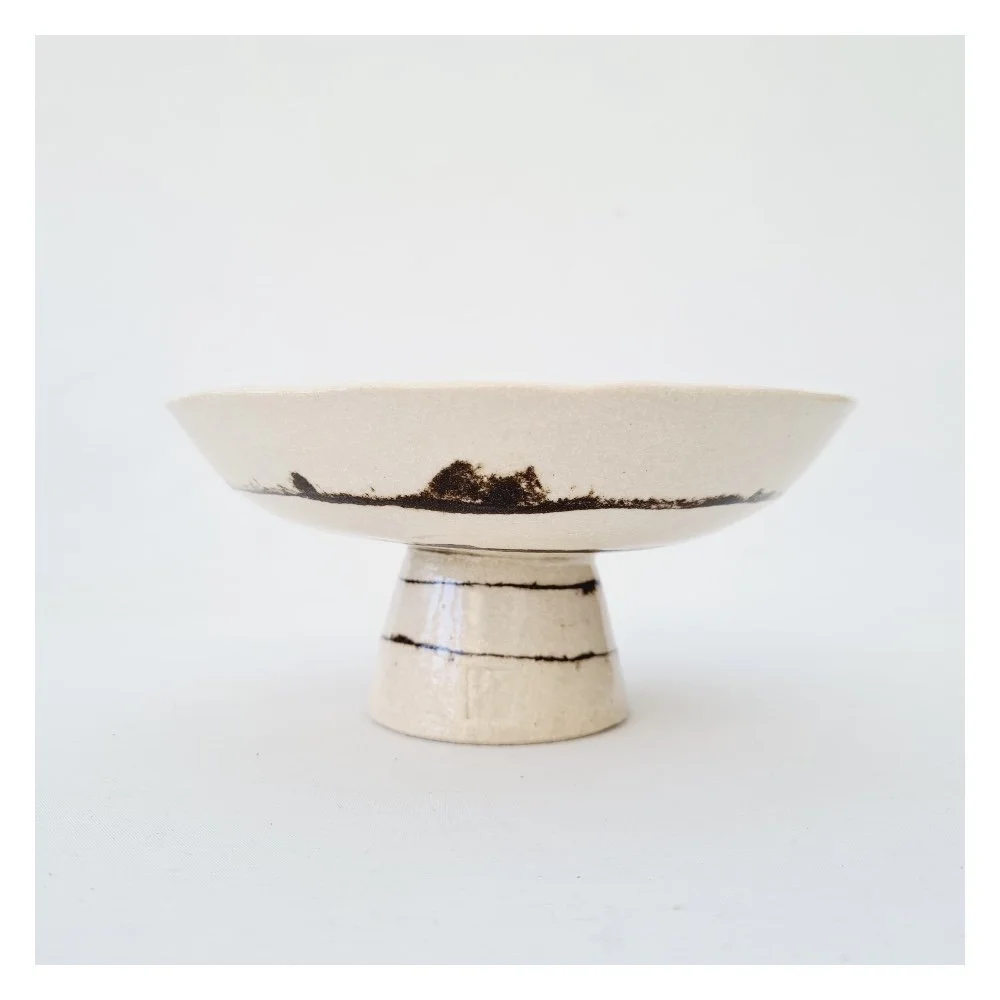 Black and white pedestal bowl ‘Black Sheep’