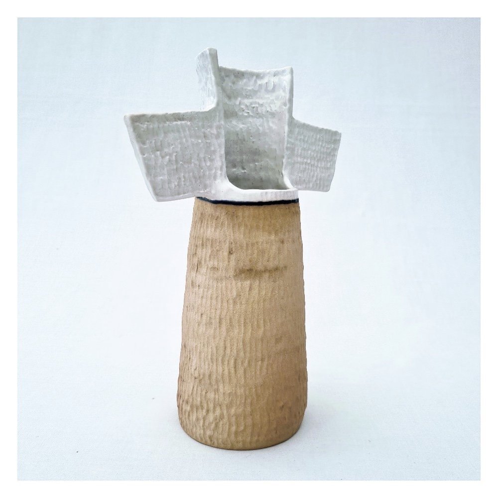 White+and+tan+ceramic+vase+by+Harriet+Ferris+2024+%28LHS%29.jpg