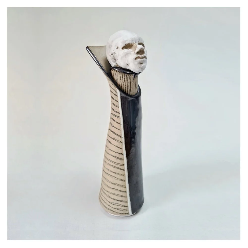 Vase with sculpted head stopper