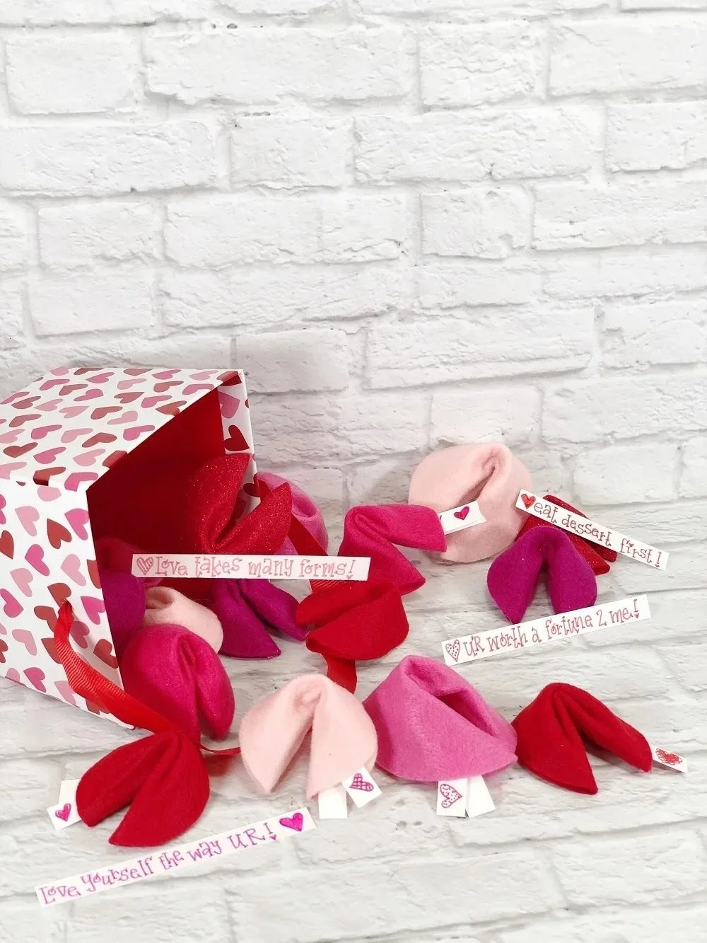 pink, beige and red felt fortune cookies, free felt food pattern
