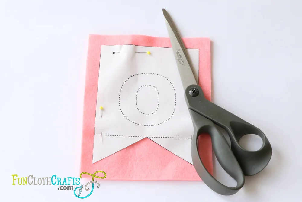DIY: How To Make an Easy No-Sew Felt Banner | Fun Cloth Crafts - Felt ...