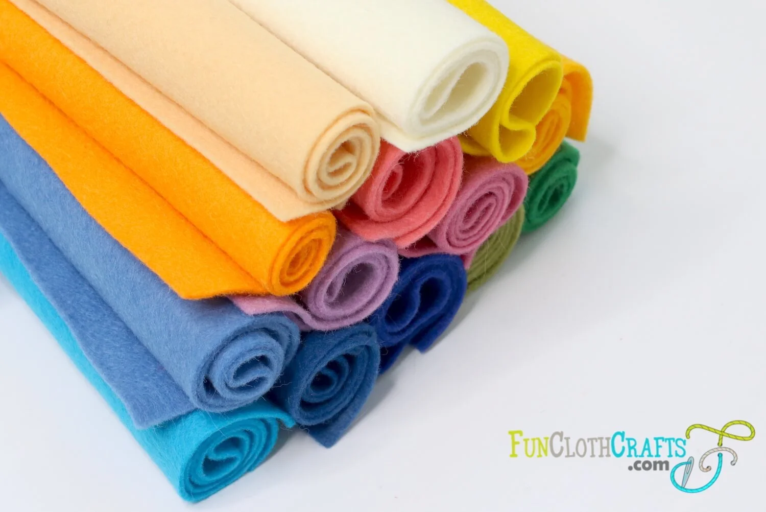 Beginner felt sewing tools ✂💚

You only need four things to start sewing with felt:
✂ felt - wool blend felt, good quality PES (polyester) felt
✂ a needle - embroidery needle if you use embroidery floss
✂ thread - embroidery floss 2-3 strands
✂ scis