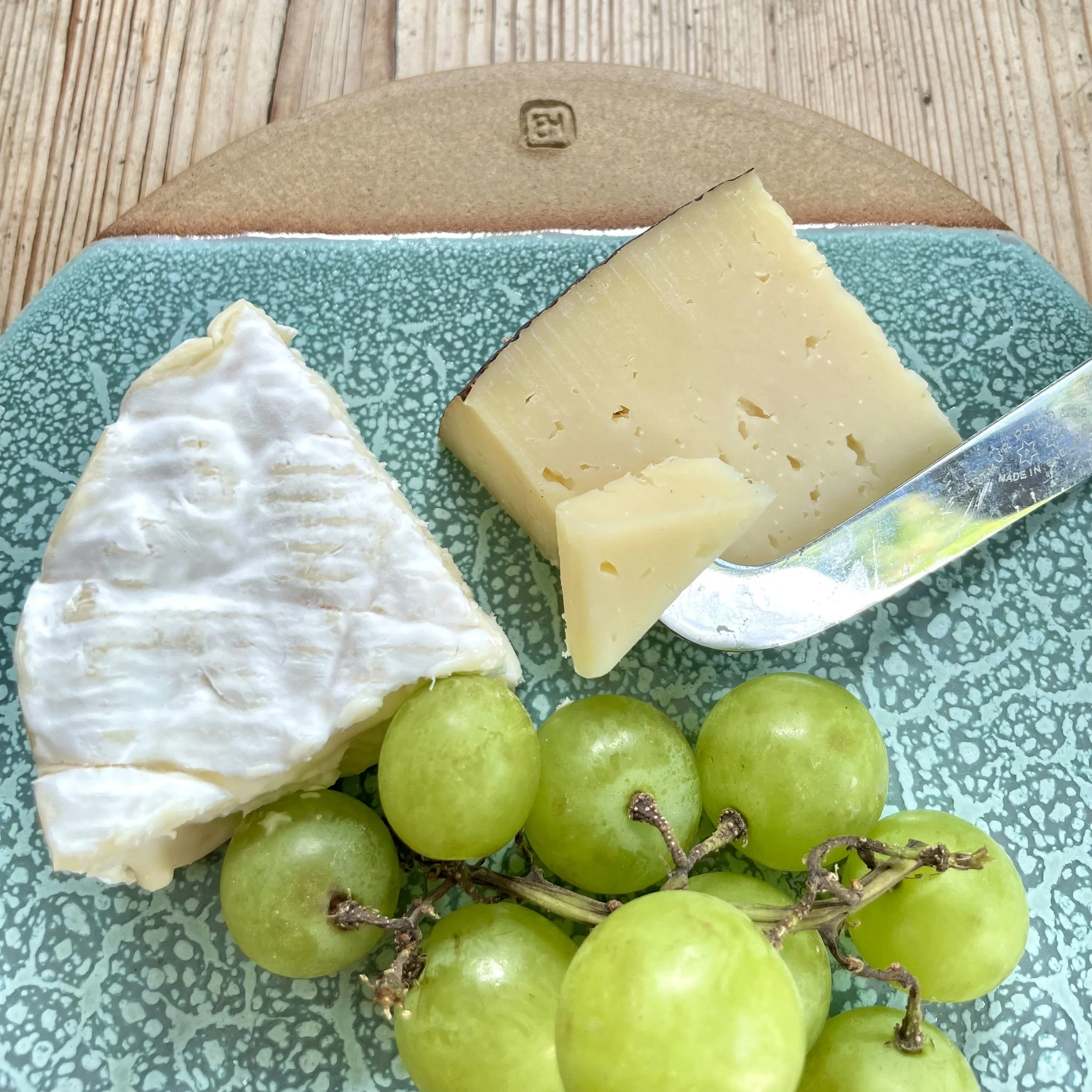 Stoneware cheese plate glazed in layered textured glaze effect Stoneware cheese plate glazed in layered textured glaze effect 2