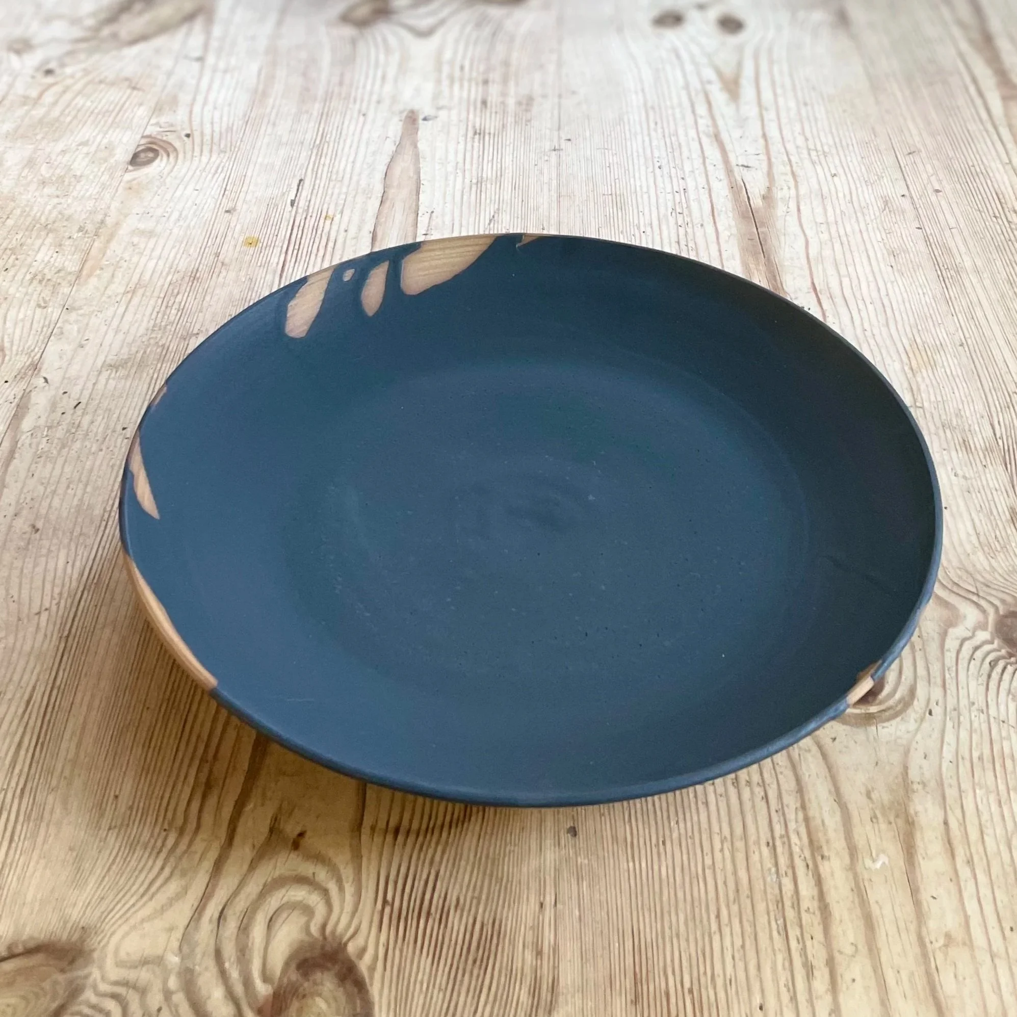 Stoneware shallow bowl glazed in charcoal 1