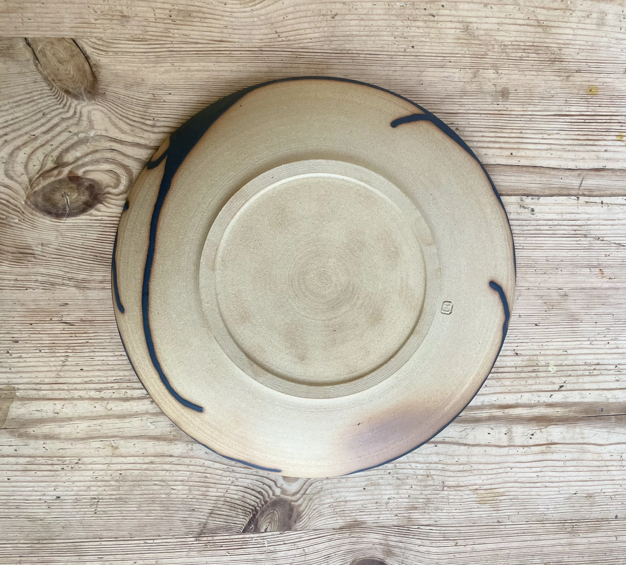 Stoneware shallow bowl glazed in charcoal 2